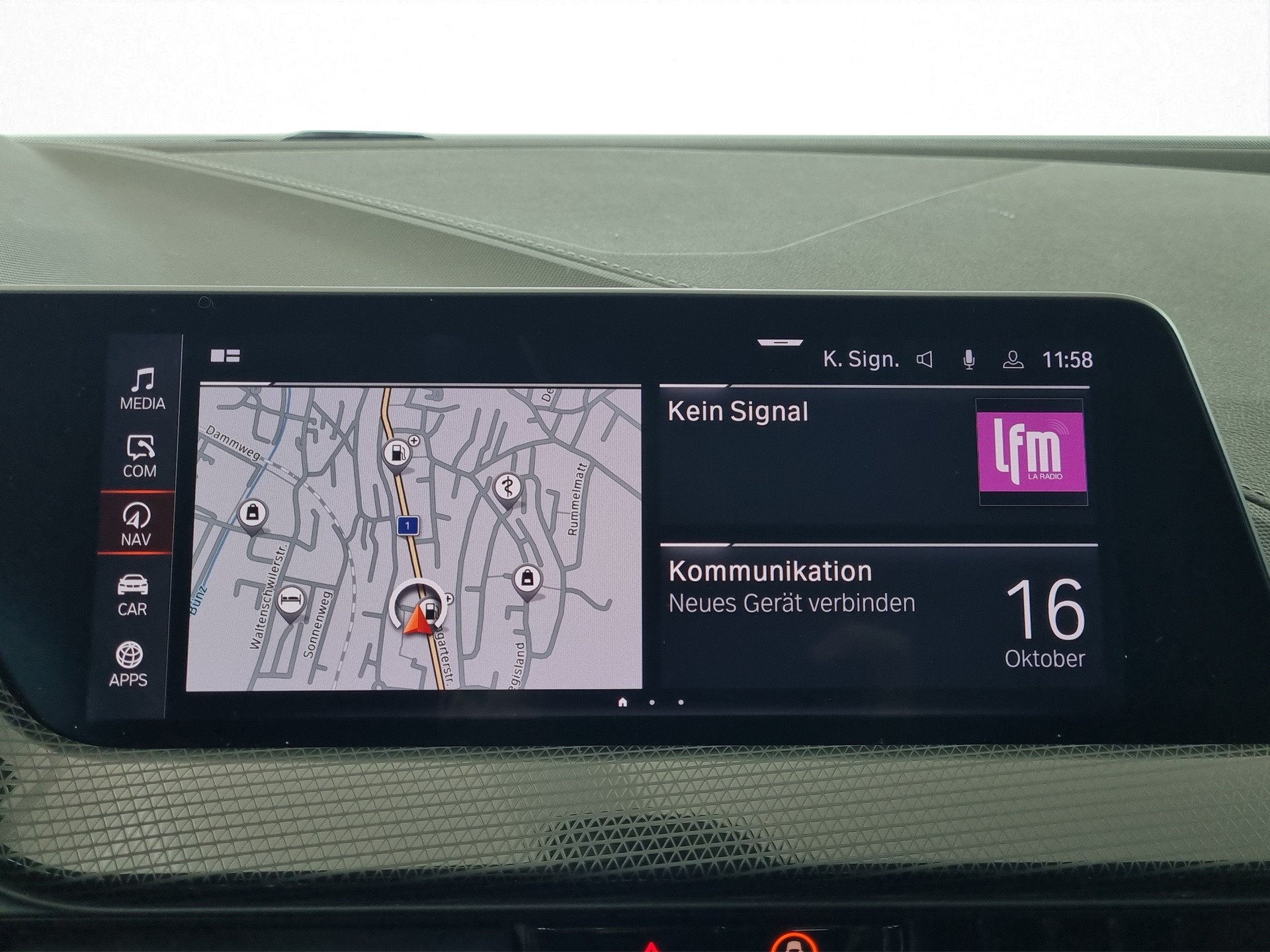 BMW 120i Sport Line-image-13