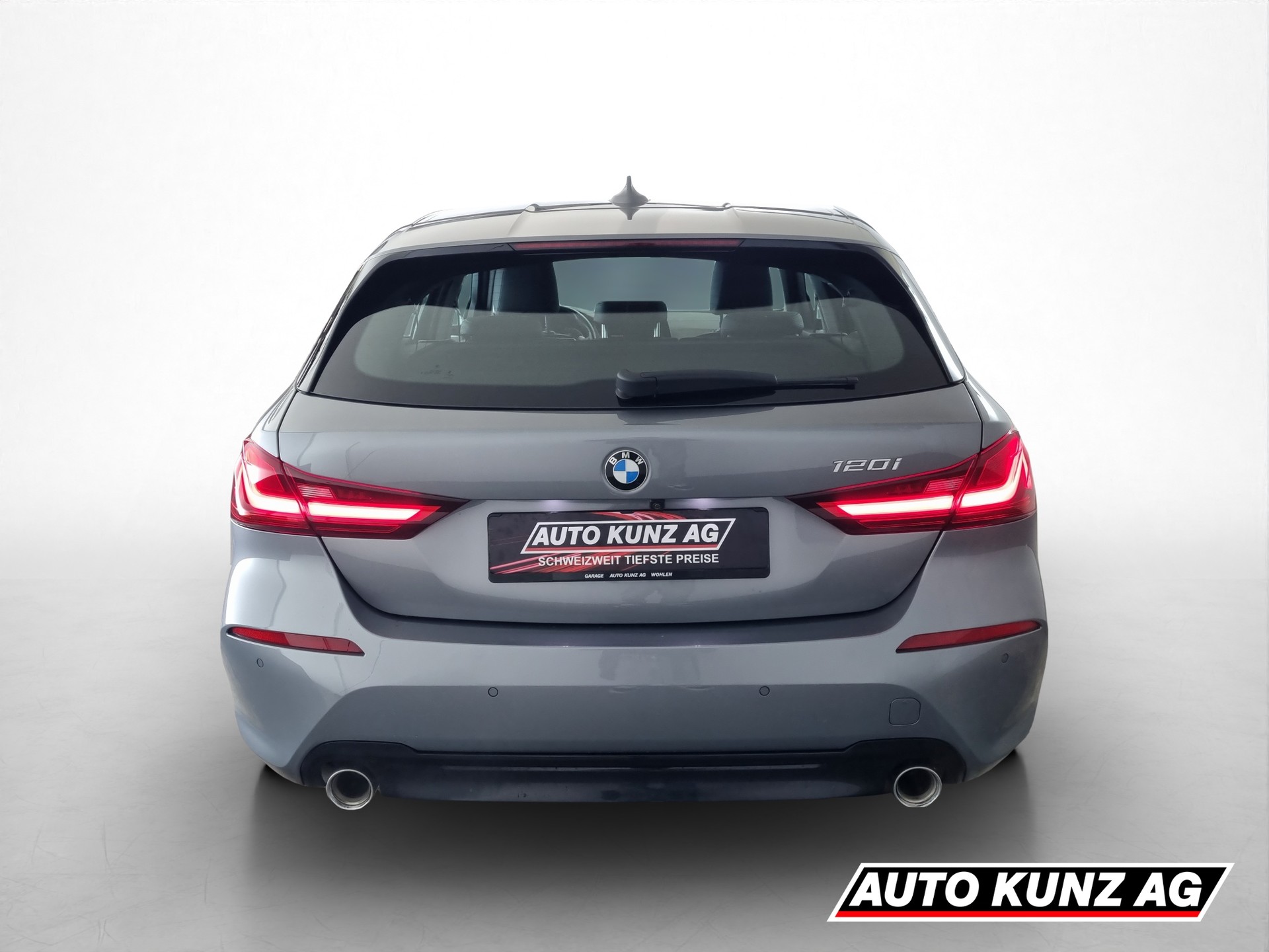BMW 120i Sport Line-image-4