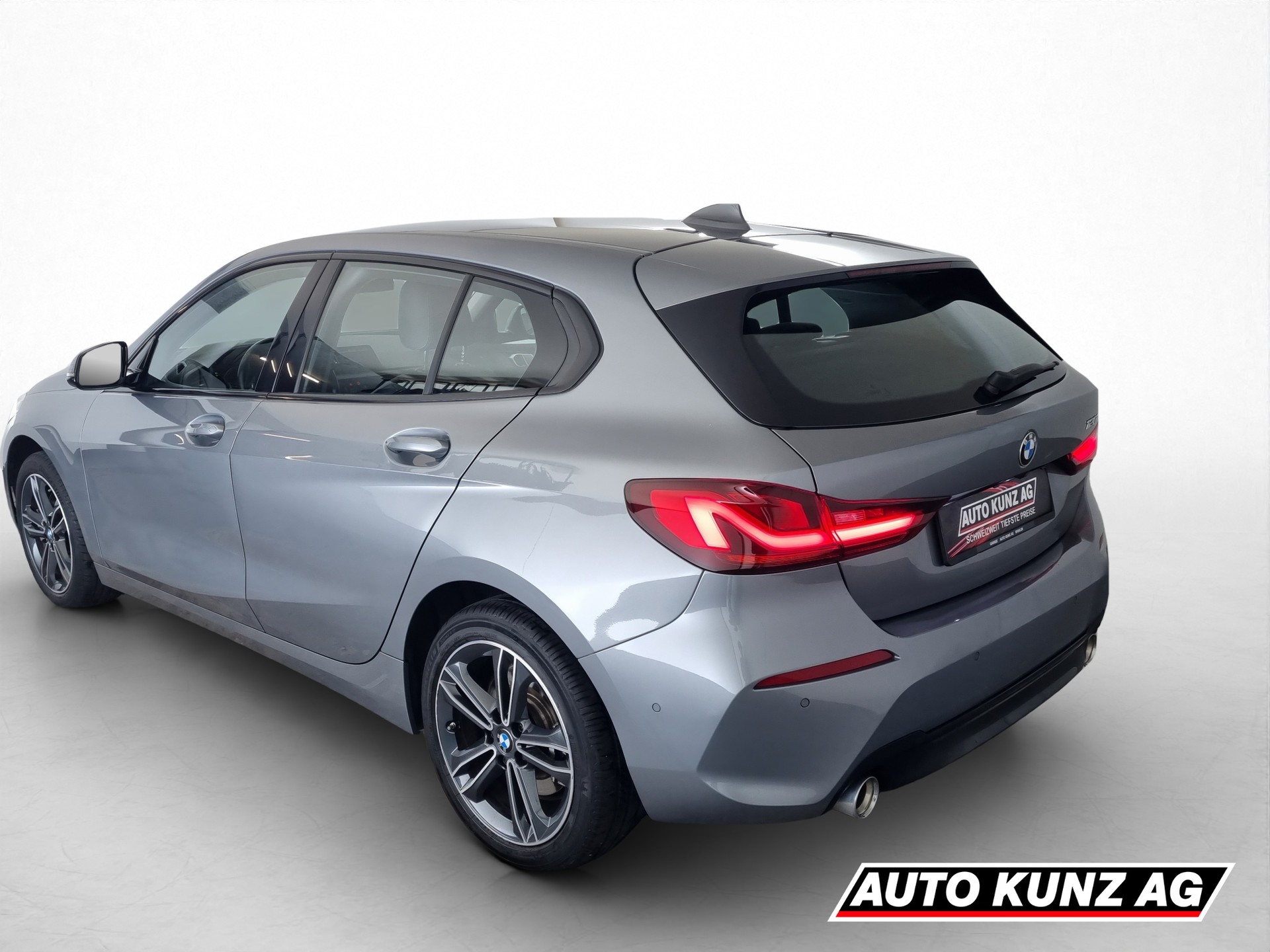 BMW 120i Sport Line-image-3