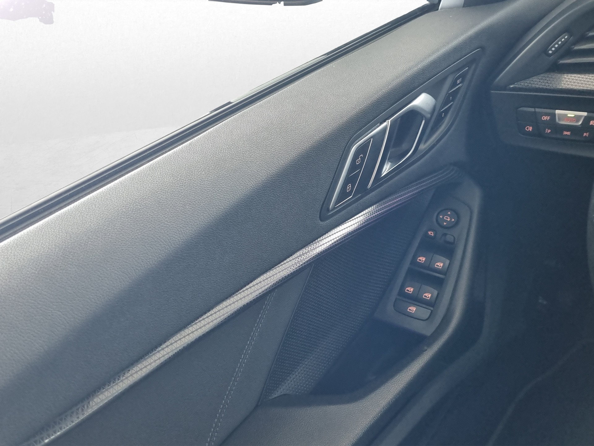 BMW 120i Sport Line-image-11