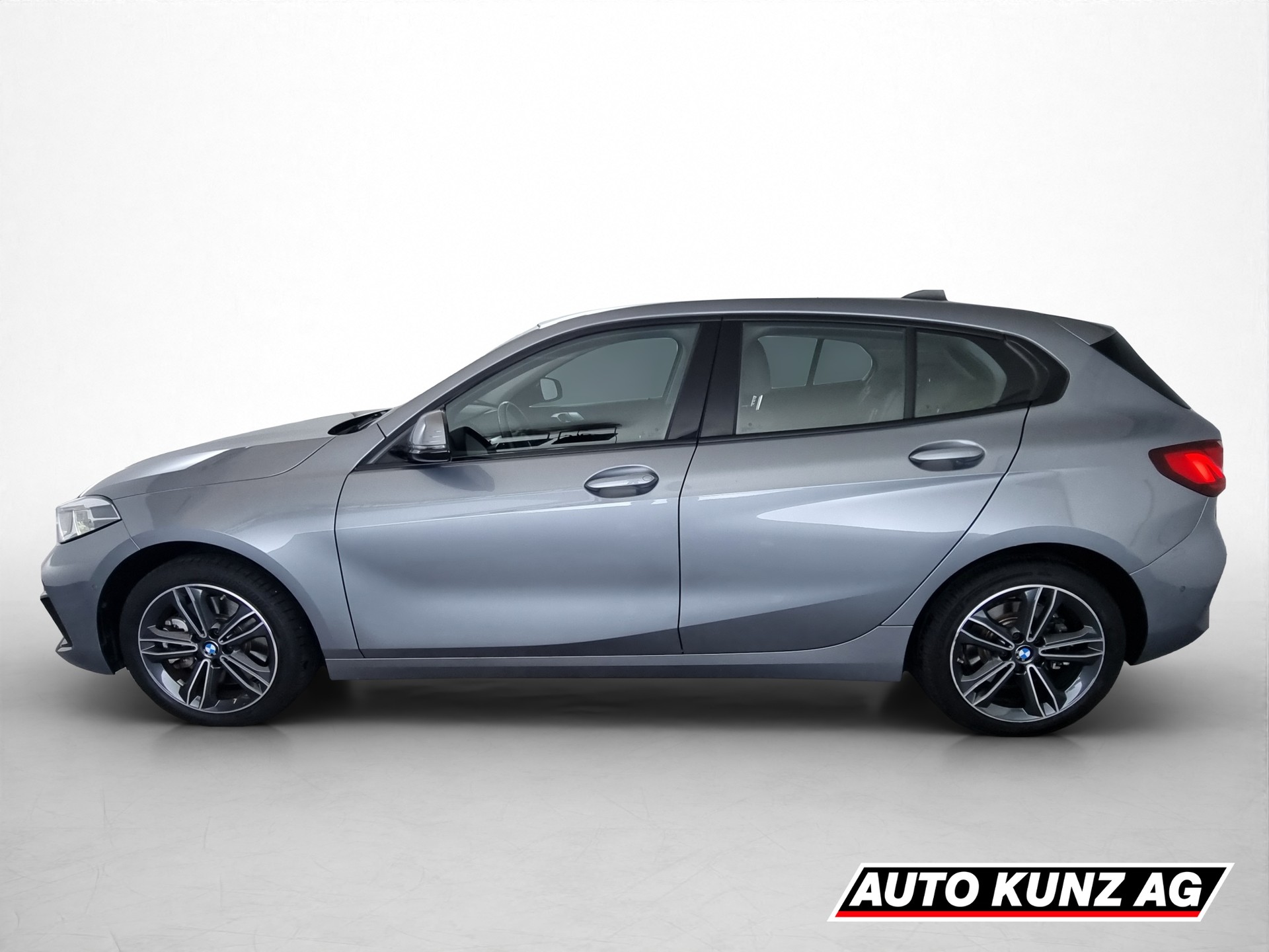 BMW 120i Sport Line-image-2