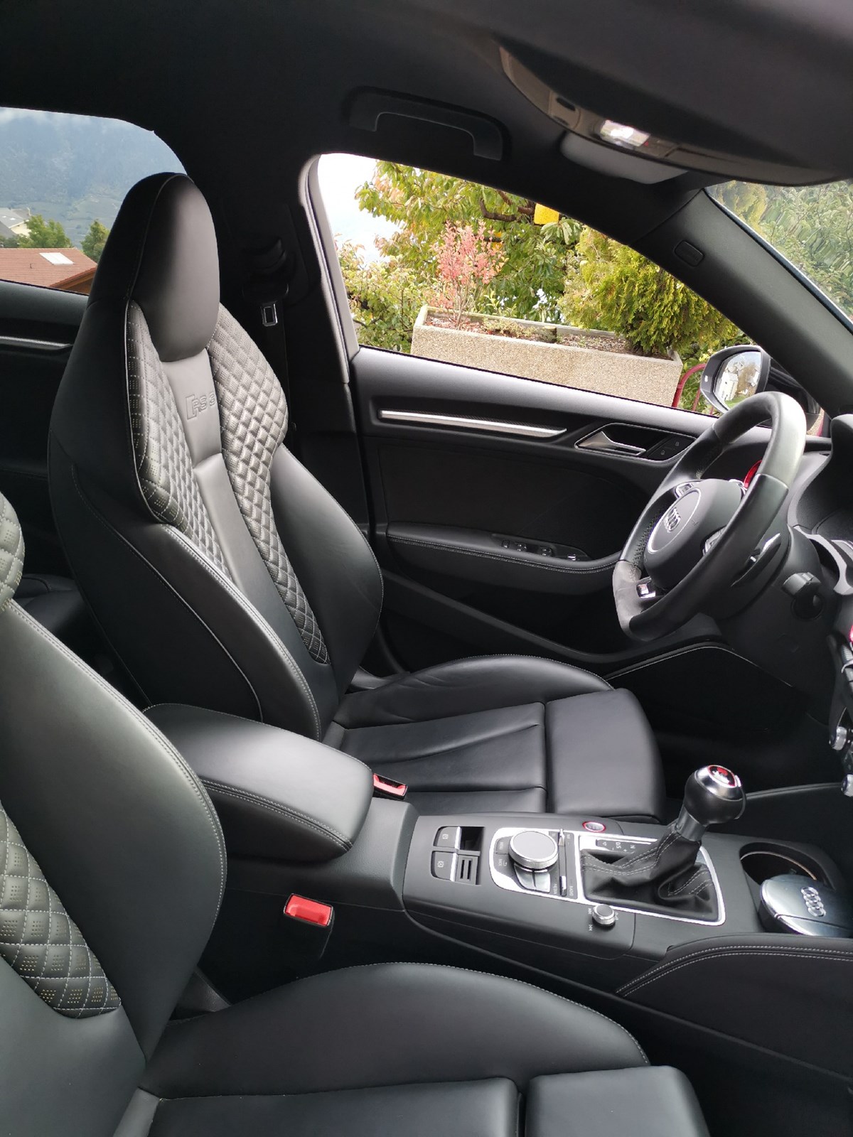 AUDI RS3 Sportback 2.5 TFSI quattro S-tronic-image-6