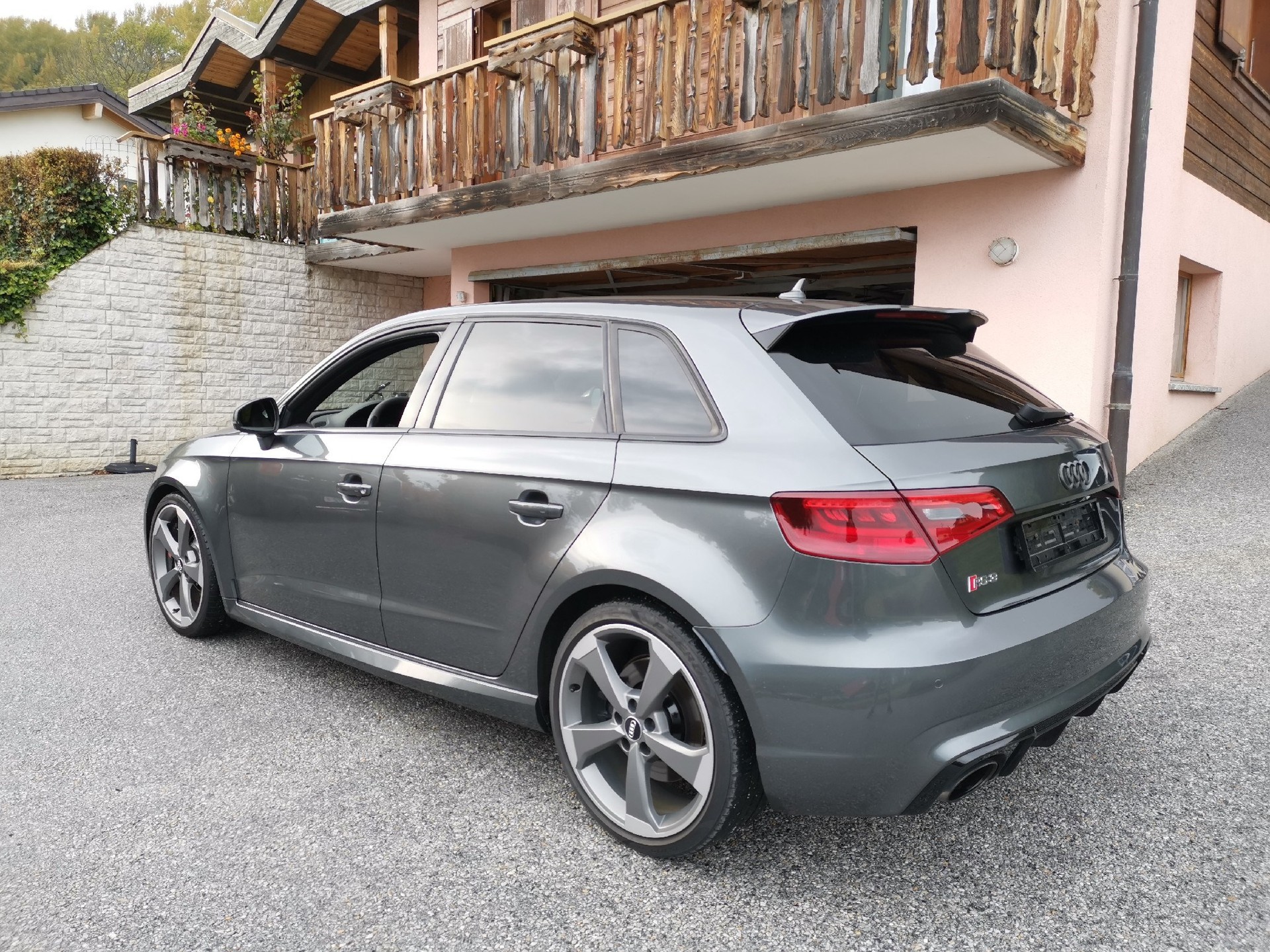 AUDI RS3 Sportback 2.5 TFSI quattro S-tronic-image-11