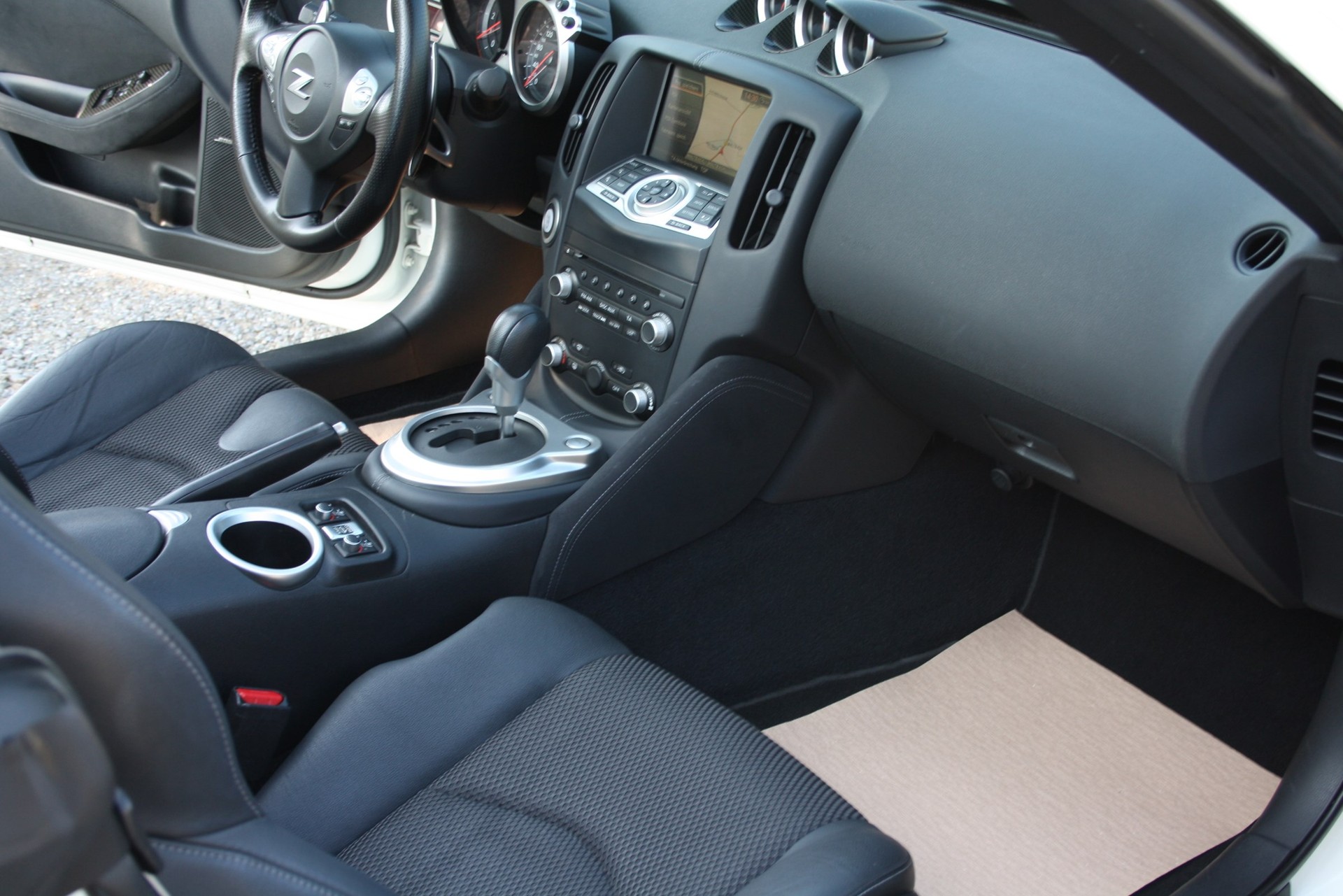 NISSAN 370 Z Roadster Pack Automatic-image-13