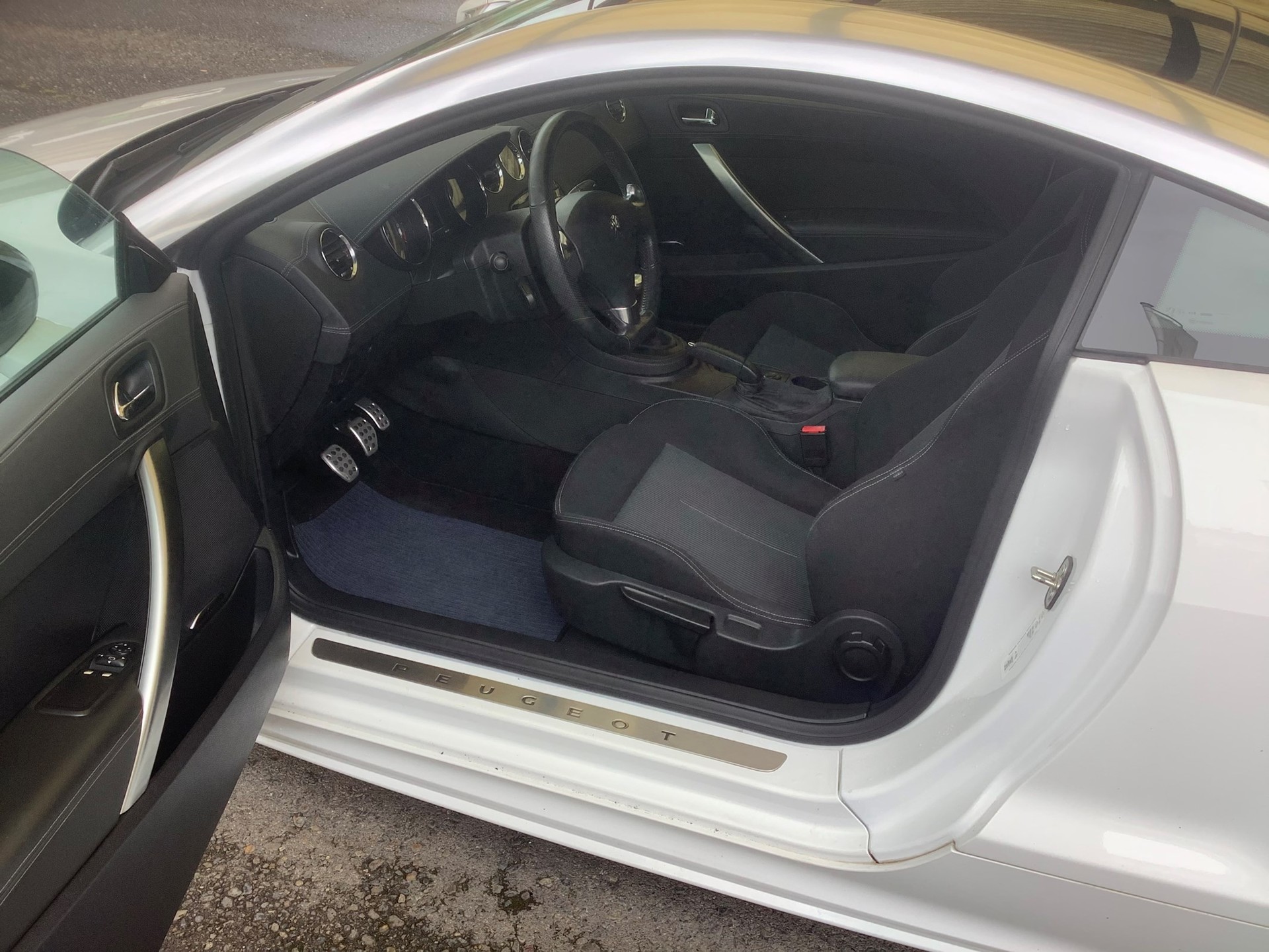 PEUGEOT RCZ 1.6 Turbo-image-9