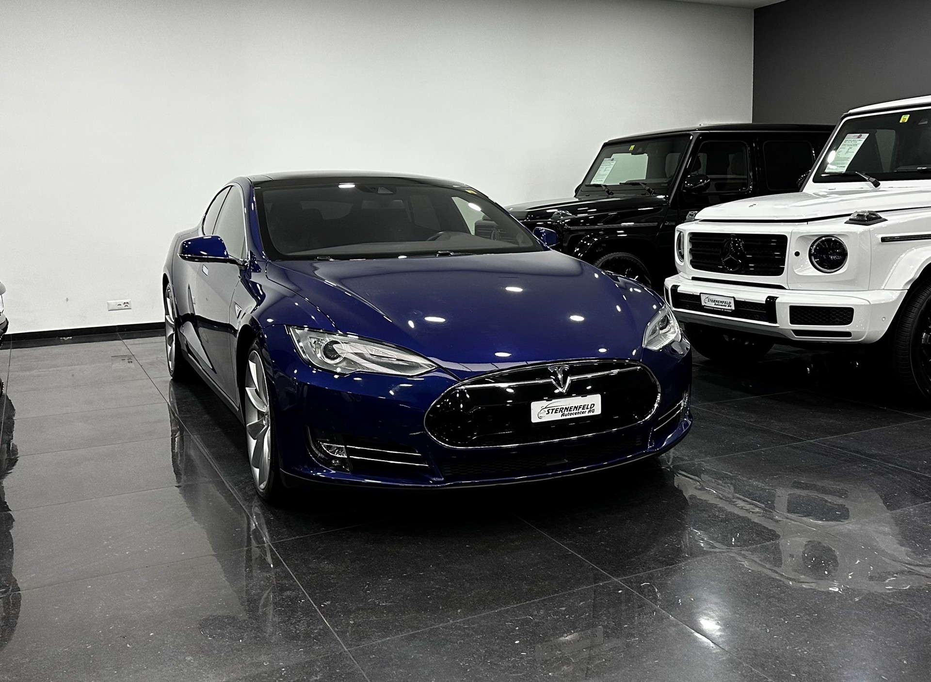 TESLA Model S 85 D Performance-image-1