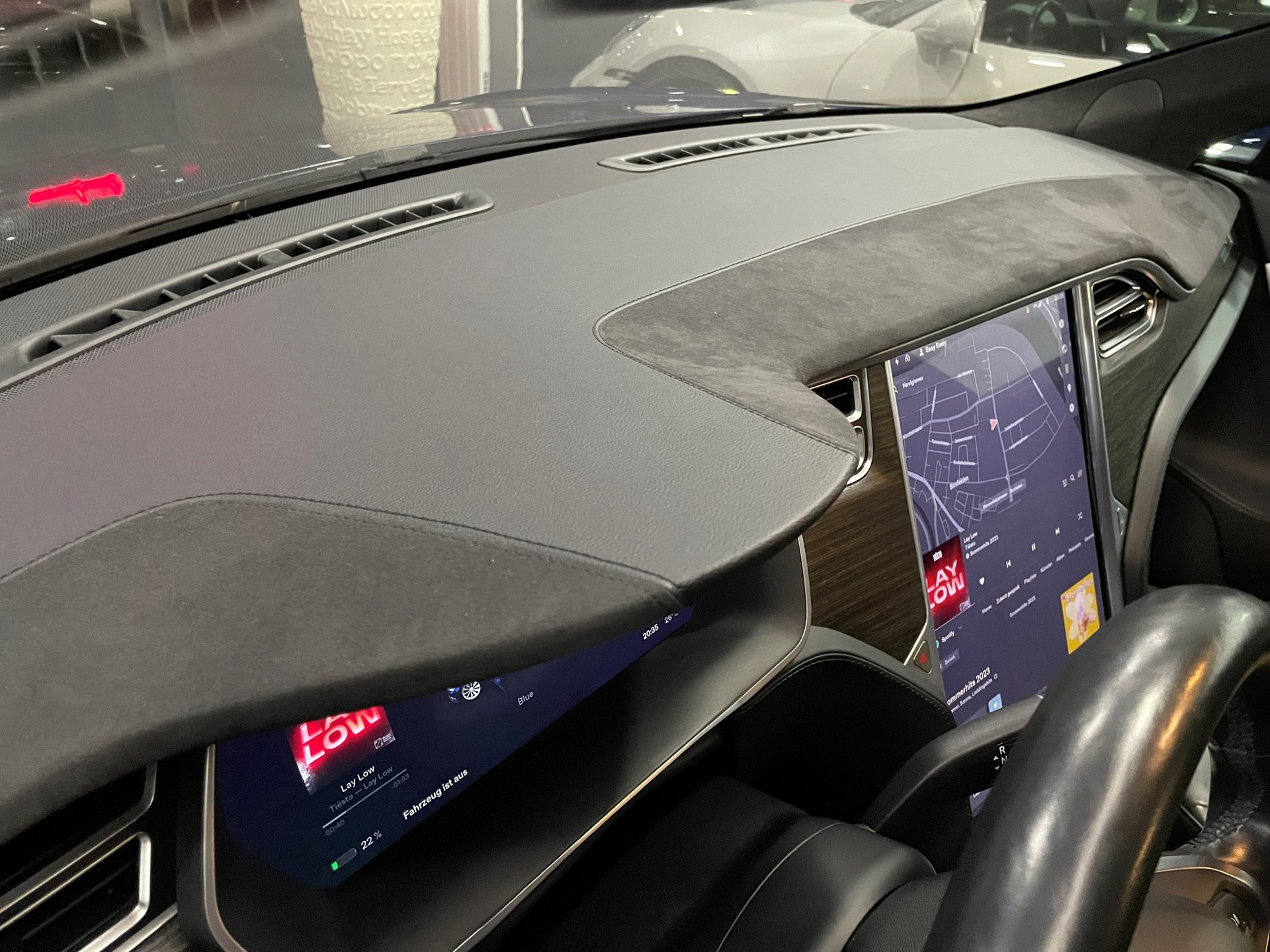 TESLA Model S 85 D Performance-image-5