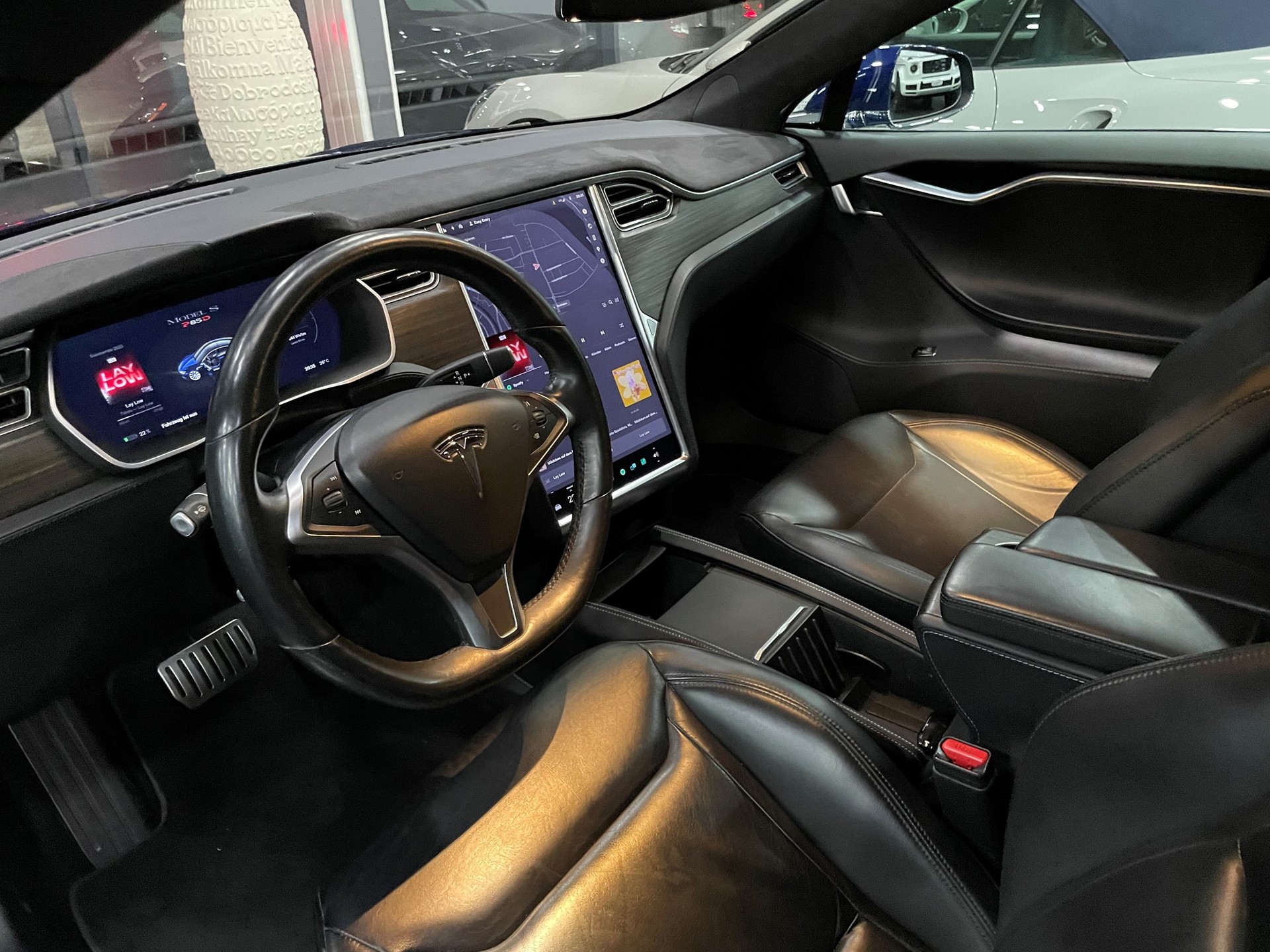 TESLA Model S 85 D Performance-image-4