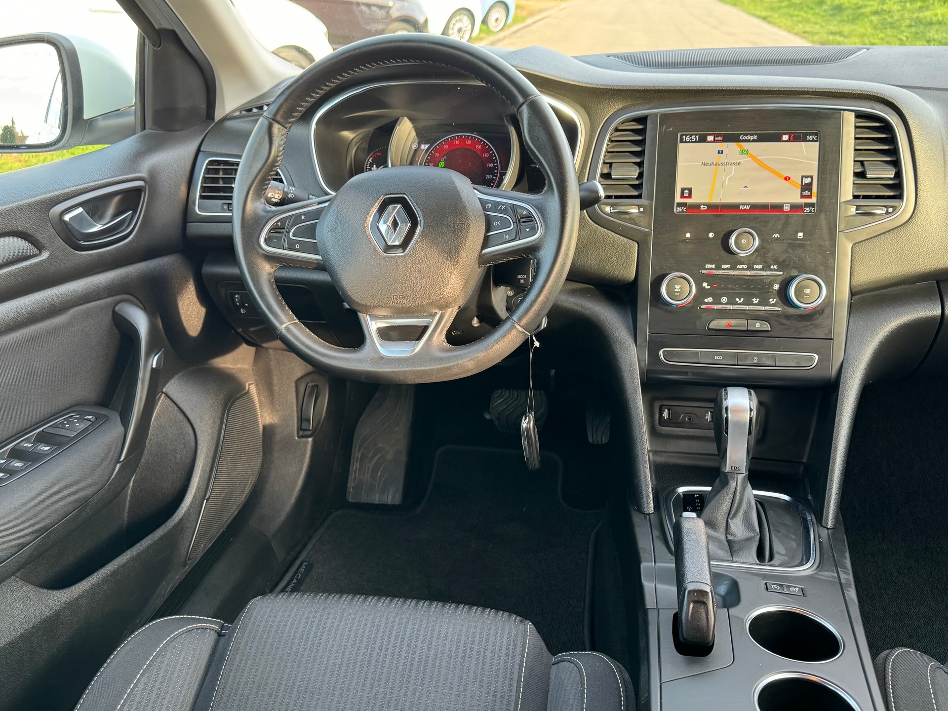 RENAULT Mégane Grandtour 1.5 dCi Business EDC-image-8