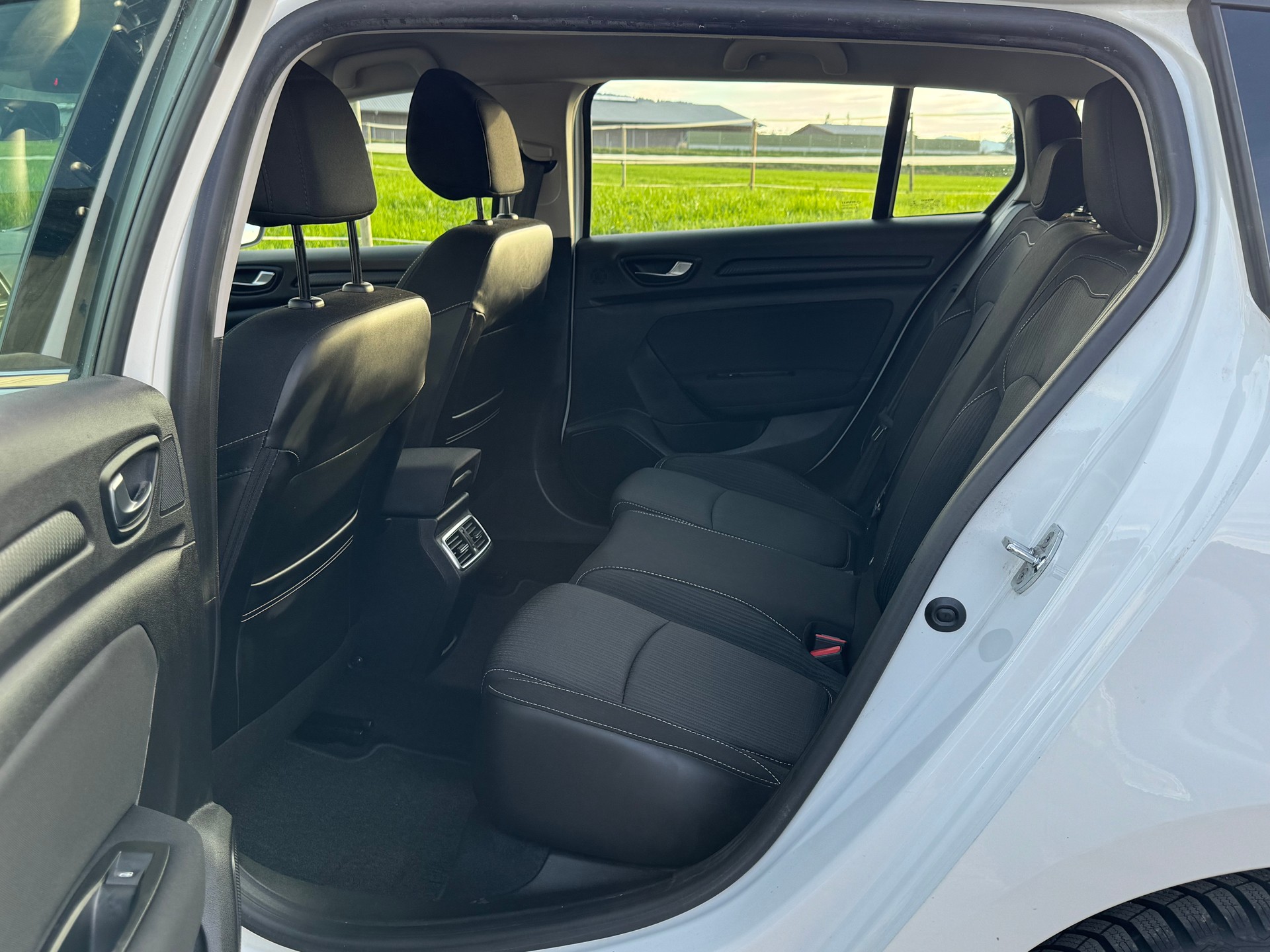 RENAULT Mégane Grandtour 1.5 dCi Business EDC-image-9