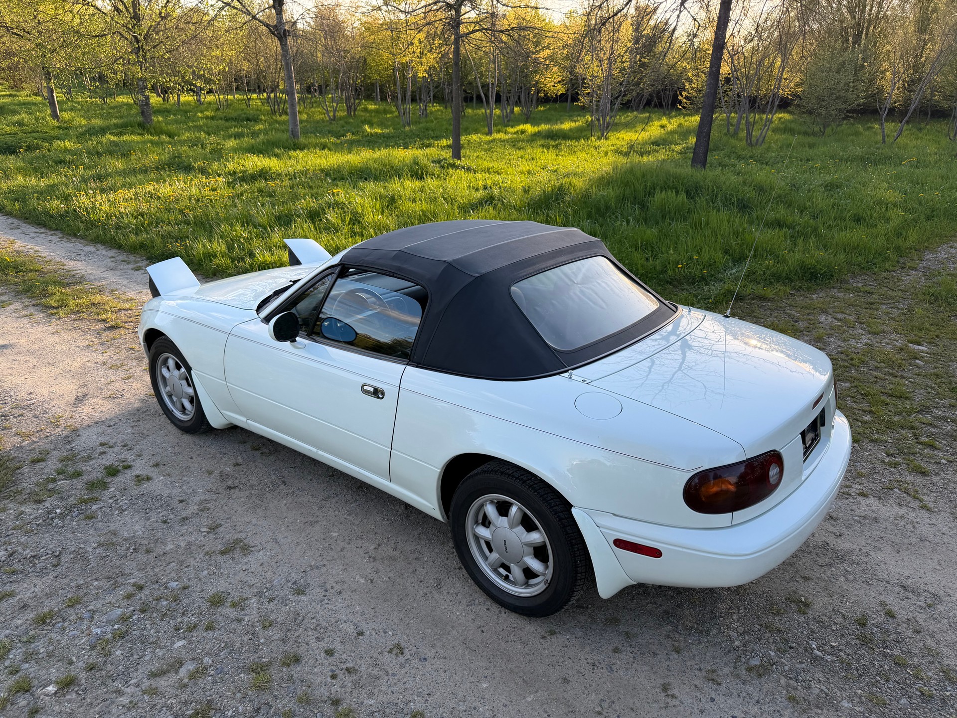 MAZDA MX-5 1.6i-16-image-8