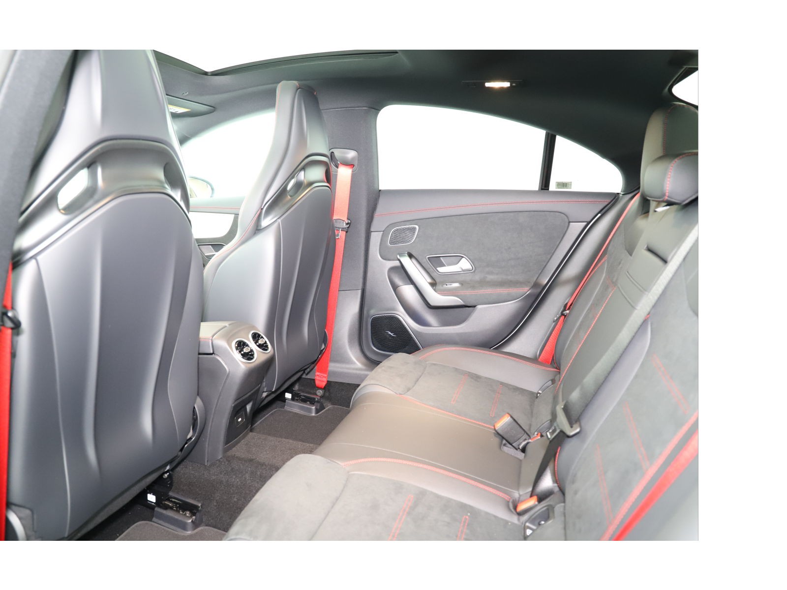 MERCEDES-BENZ CLA 45 S AMG 4M+ 8G-DCT-image-10