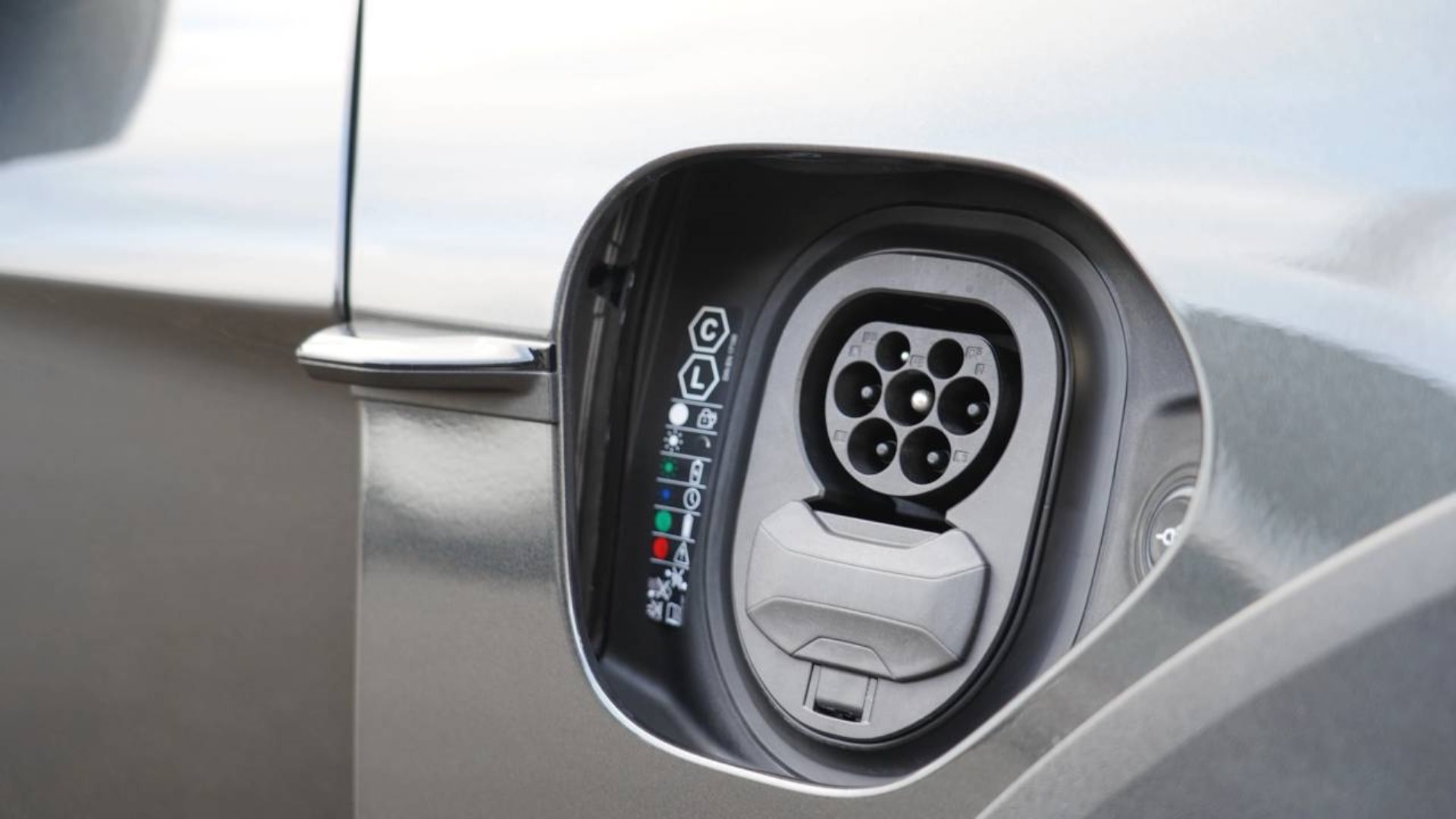 PORSCHE Taycan 4S Cross Turismo-image-18
