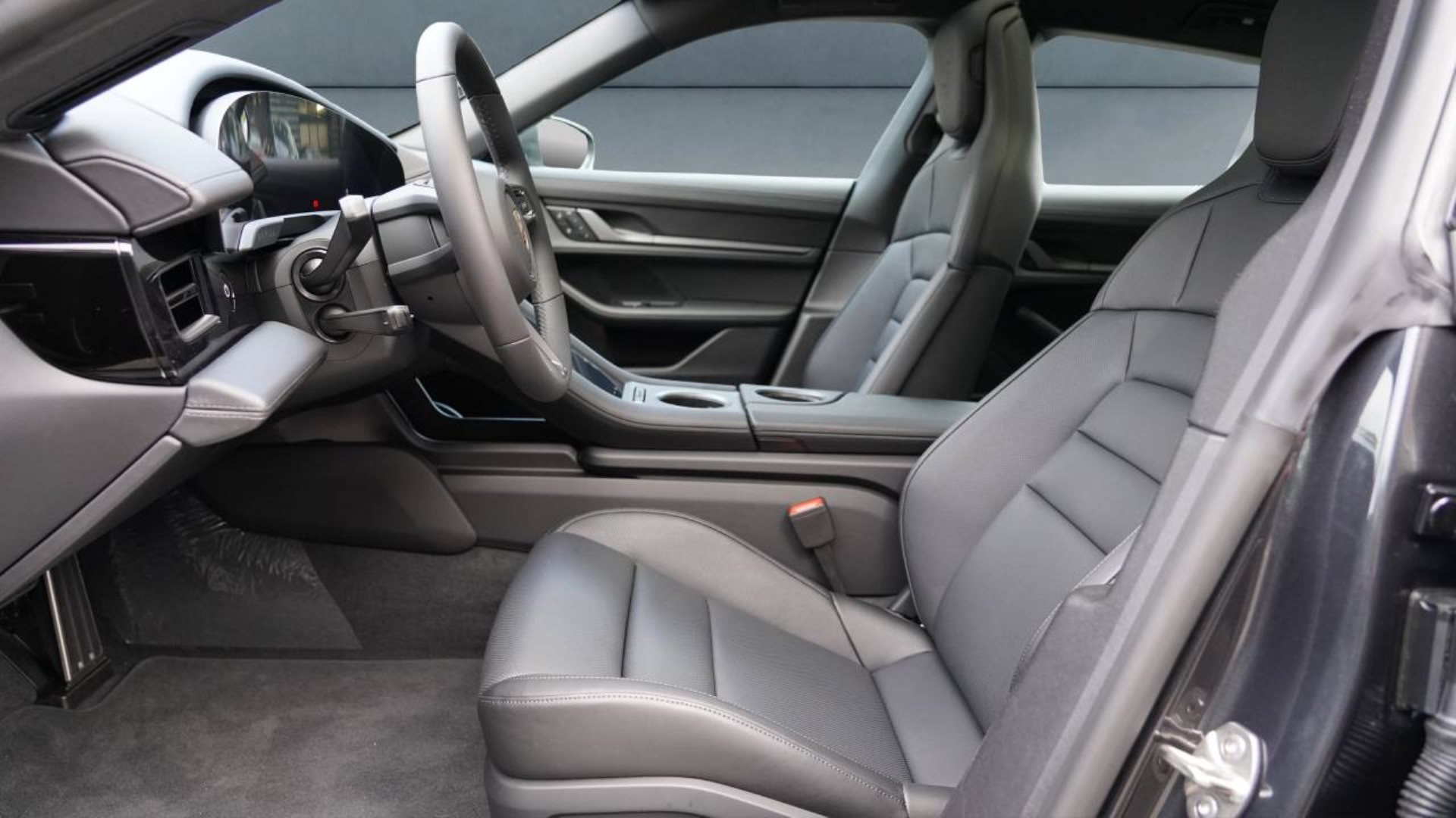 PORSCHE Taycan 4S Cross Turismo-image-3