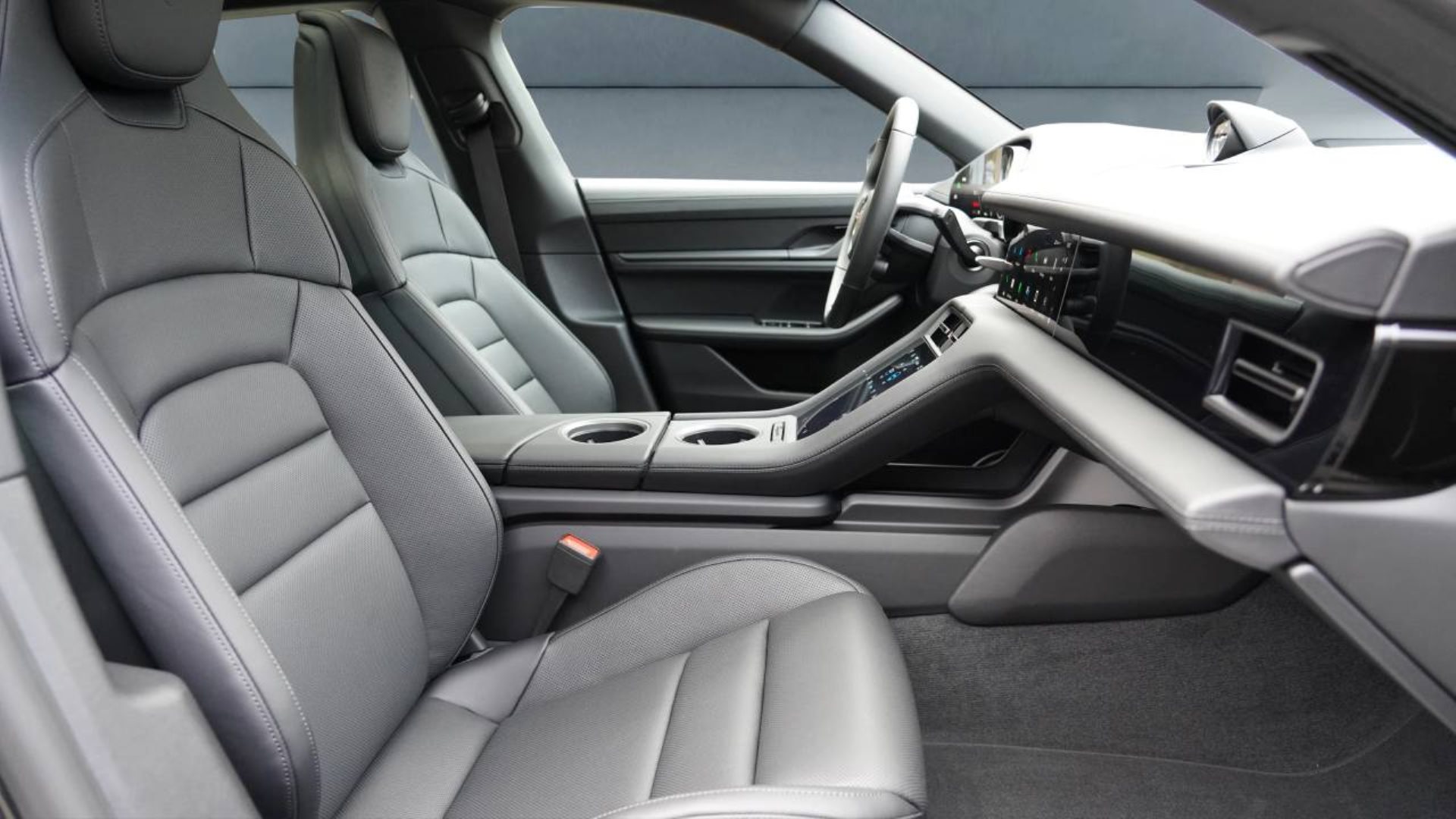 PORSCHE Taycan 4S Cross Turismo-image-15
