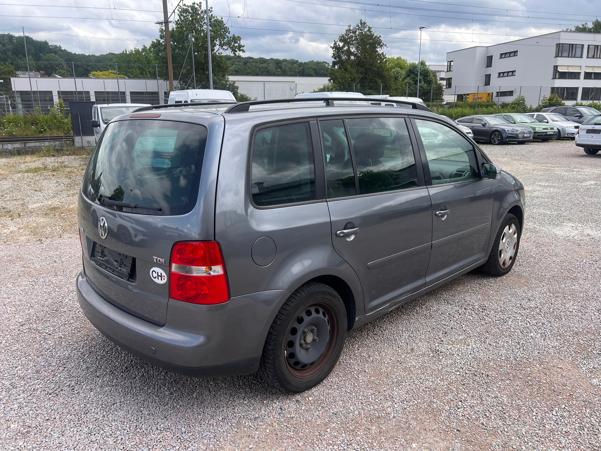 VW Touran 2.0 TDI Trendline-image-5