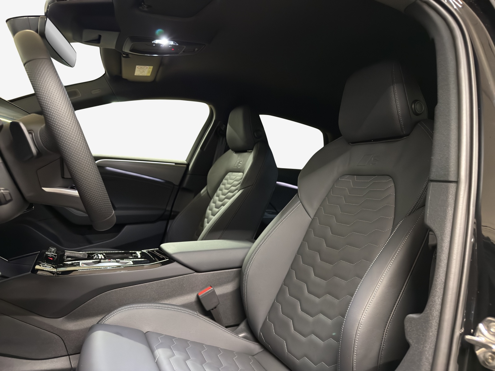 AUDI A6 Sportback e-tron quattro-image-14