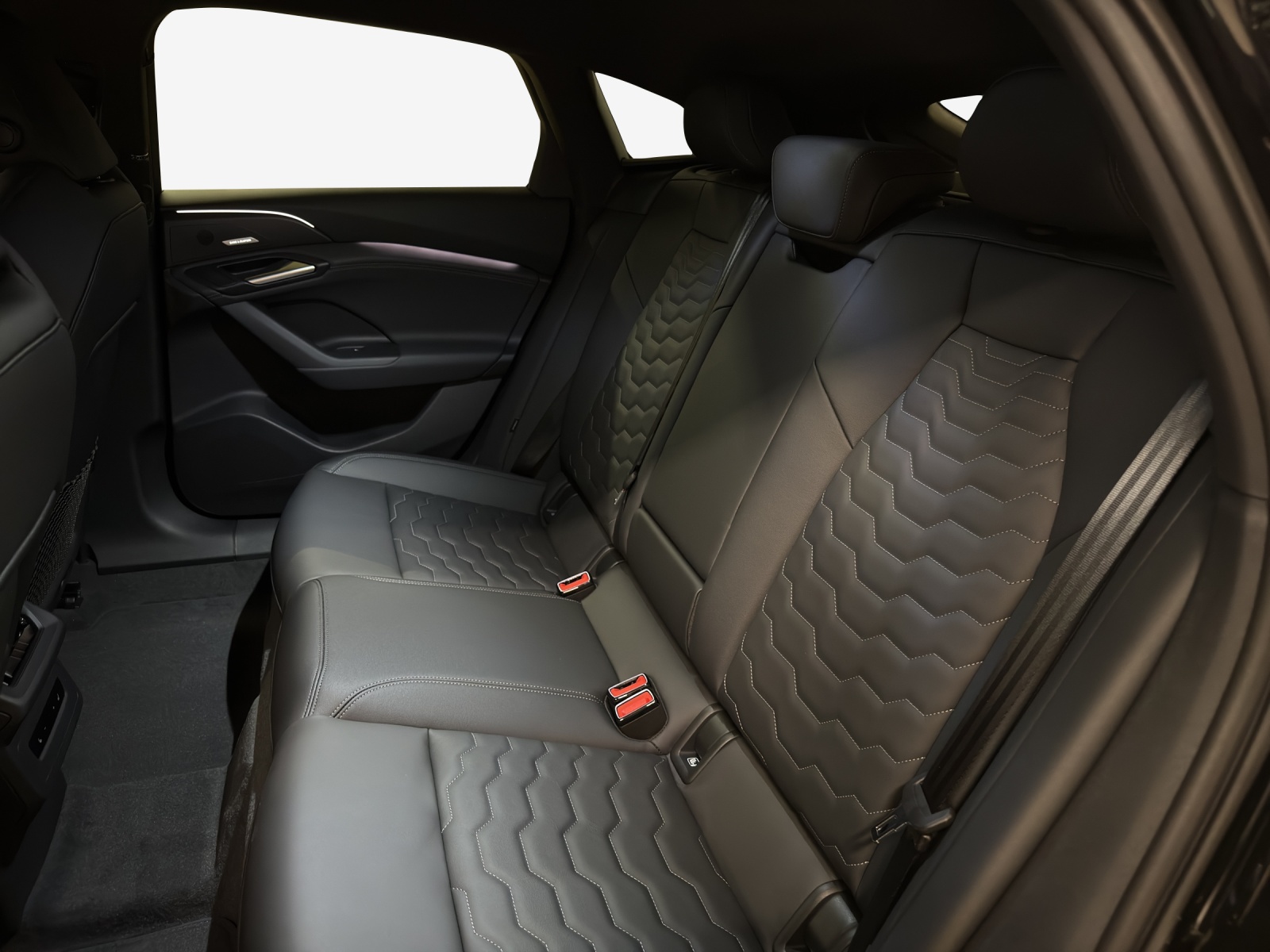 AUDI A6 Sportback e-tron quattro-image-11