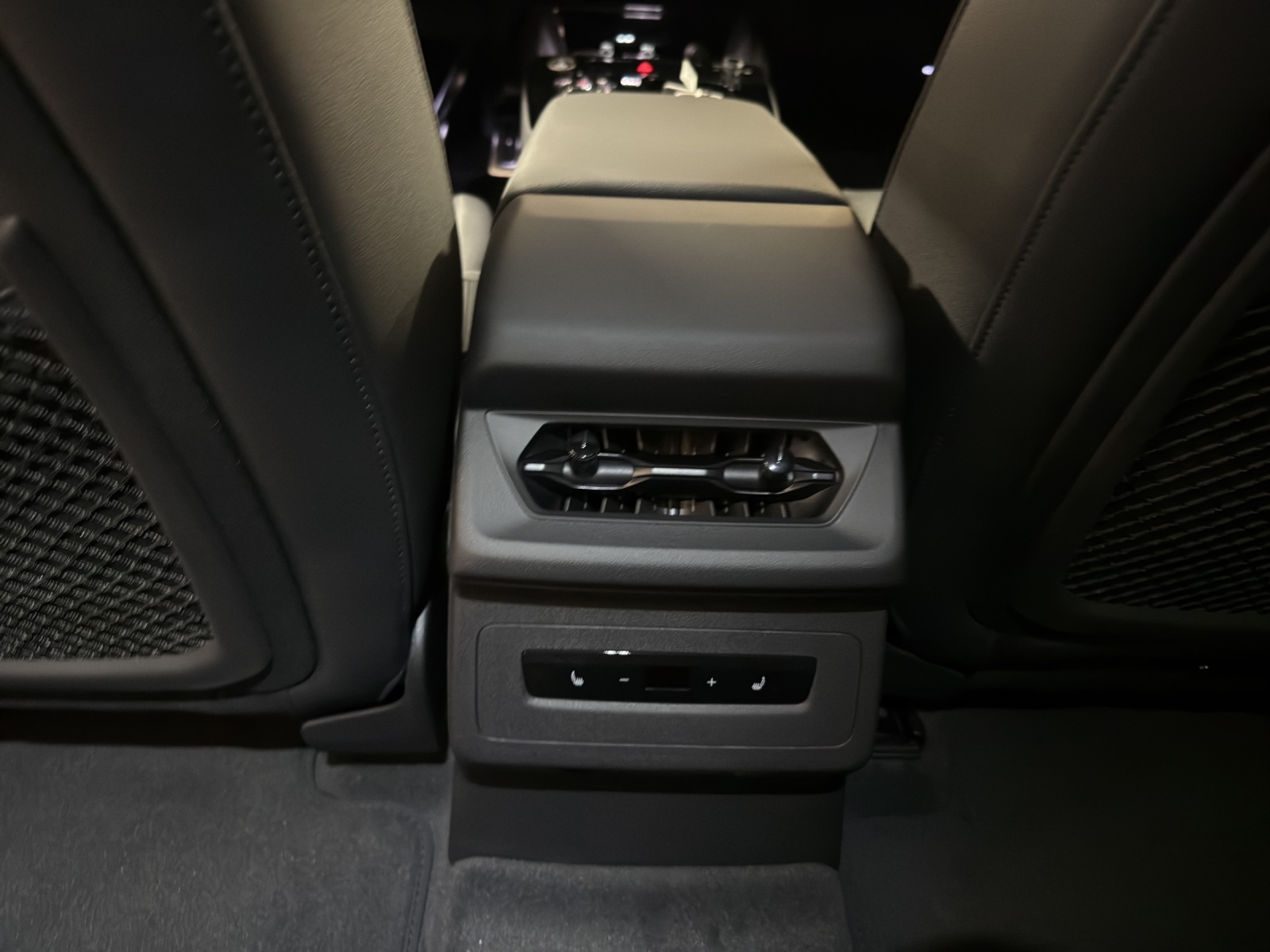 AUDI A6 Sportback e-tron quattro-image-9