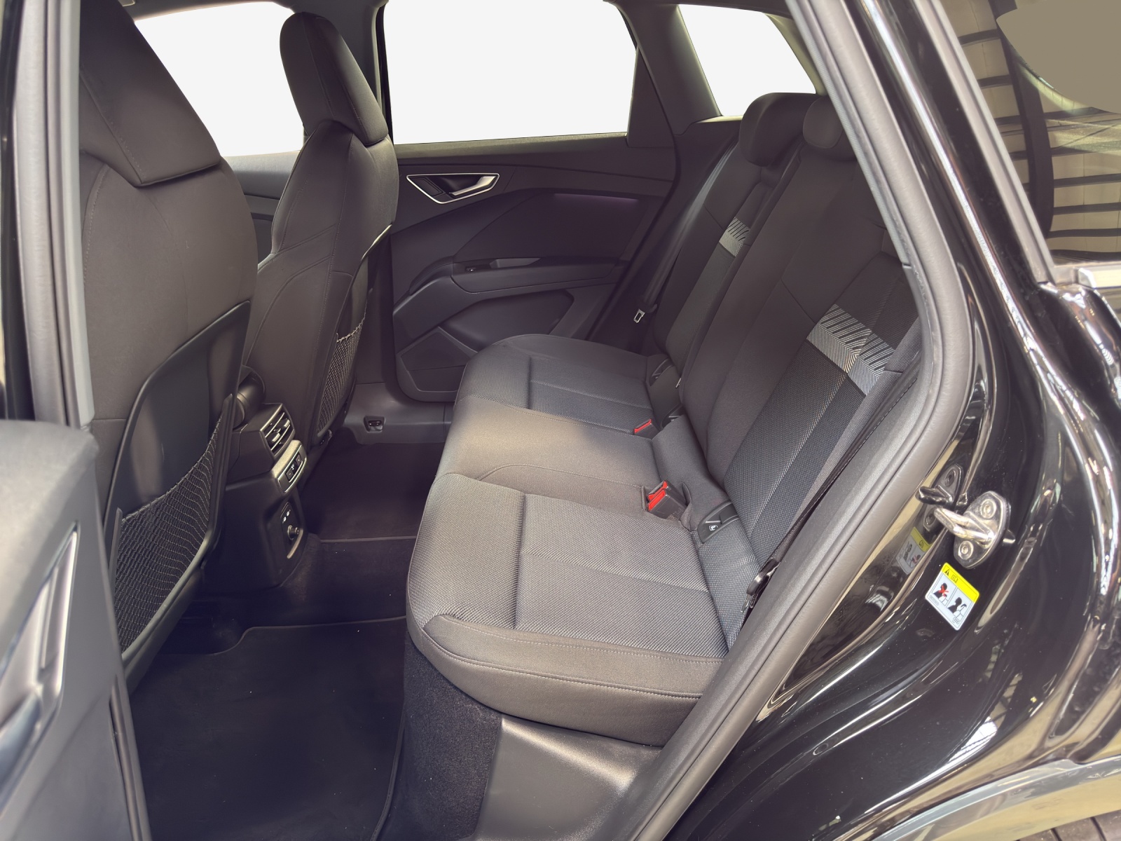 AUDI Q4 e-tron 50 quattro-image-12