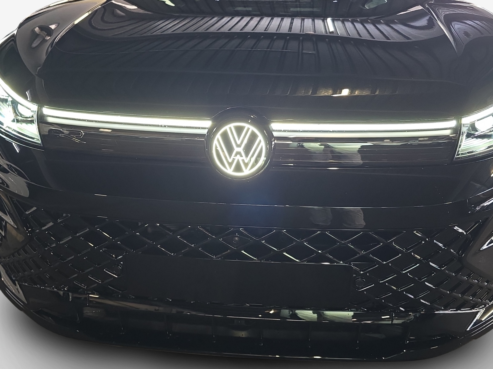 VW Tiguan 2.0 TSI DSG R-Line 4Motion-image-15
