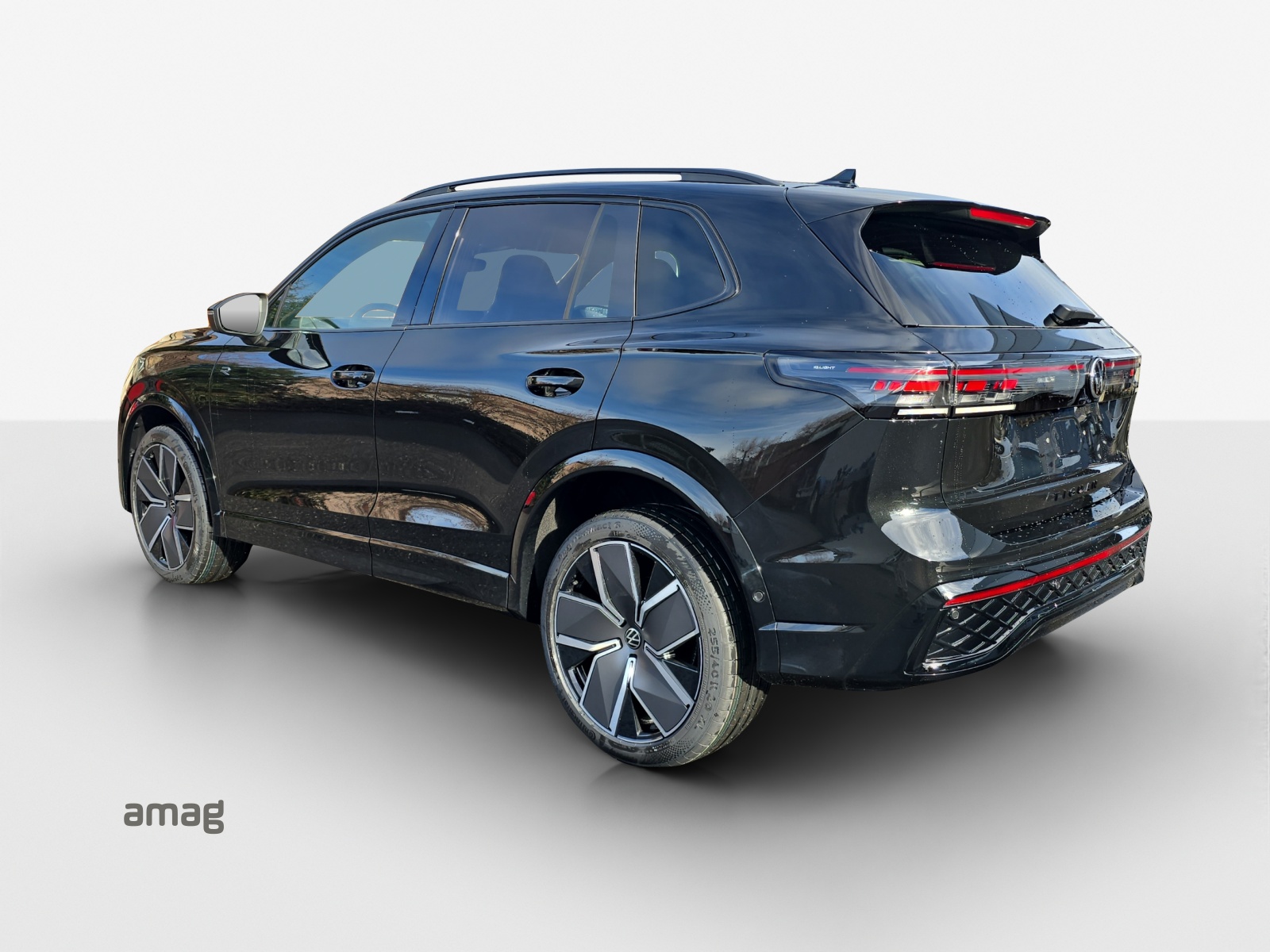 VW Tiguan 2.0 TSI DSG R-Line 4Motion-image-2