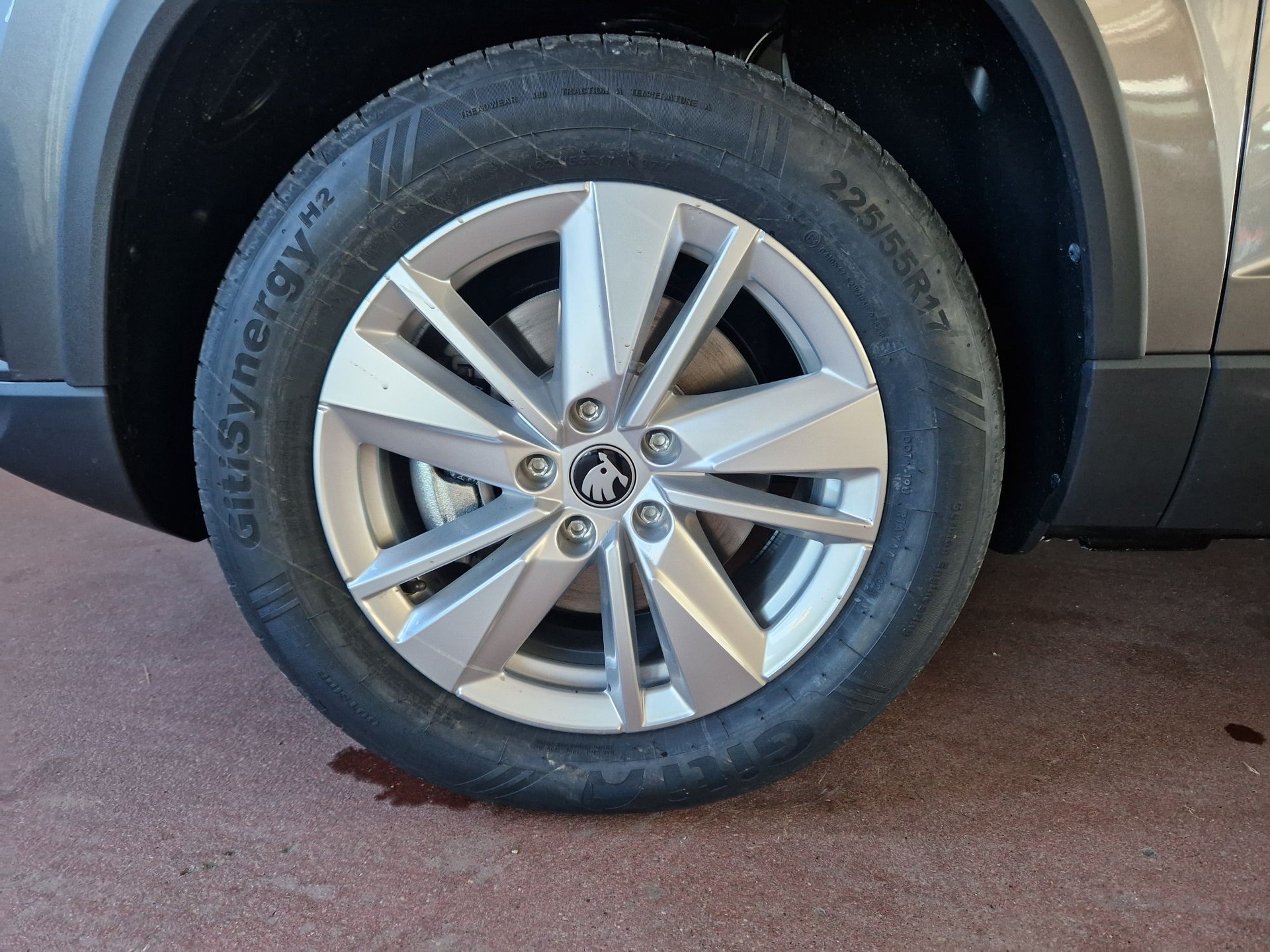 SKODA Karoq 2.0 TDI CR Selection 4x4 DSG-image-4