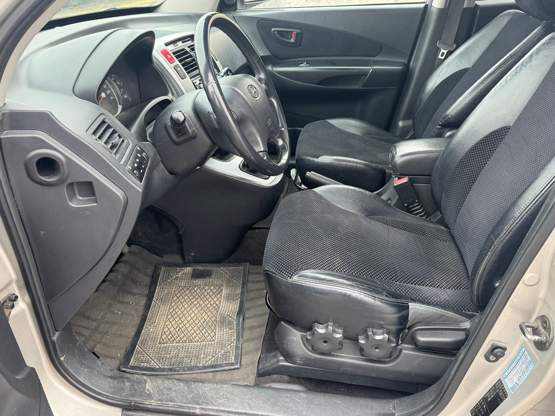 HYUNDAI Tucson 2.0 CRDi VGT Premium 4WD-image-8