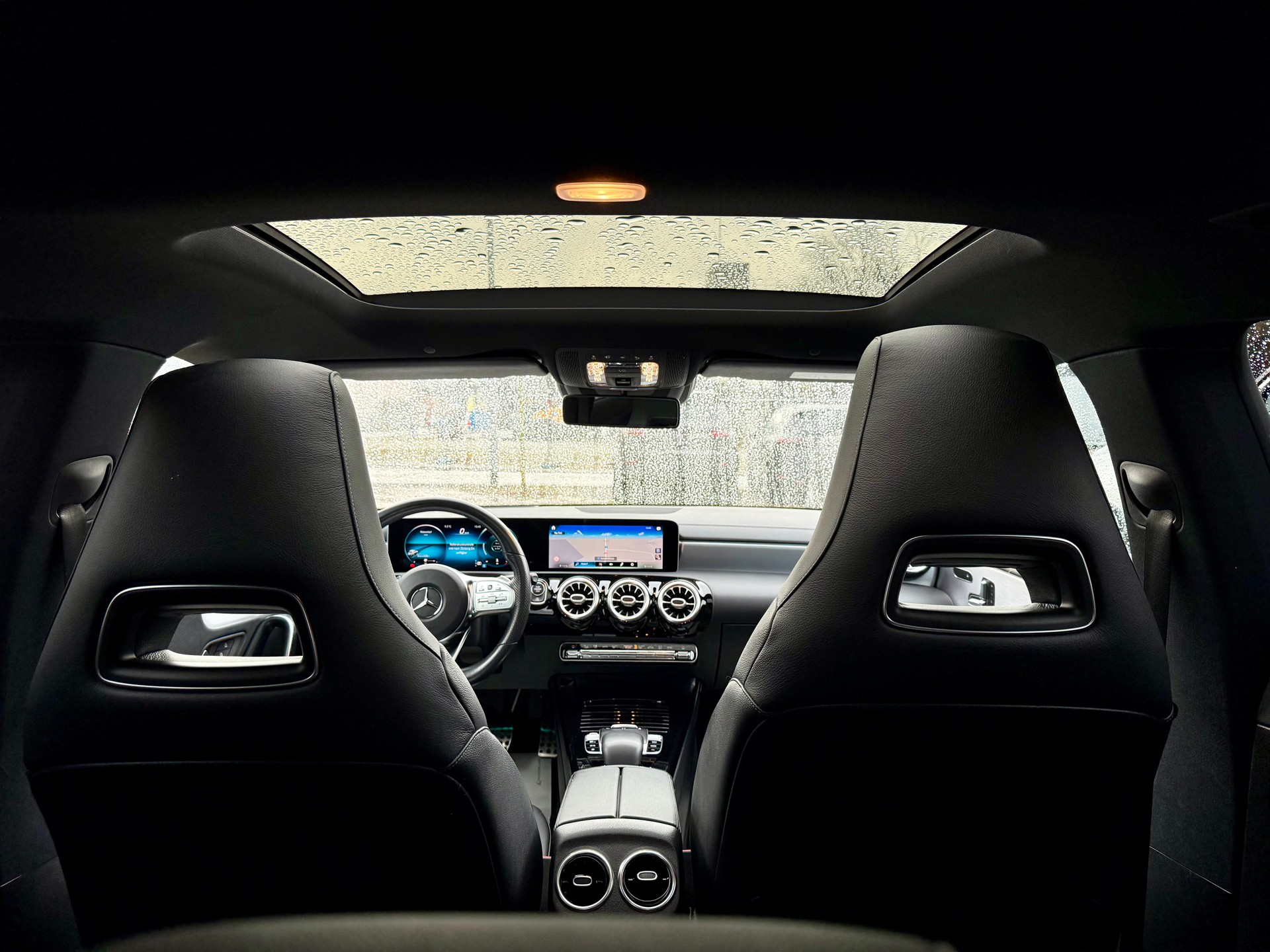 MERCEDES-BENZ CLA Shooting Brake 250 4Matic 7G-DCT AMG Line-image-4