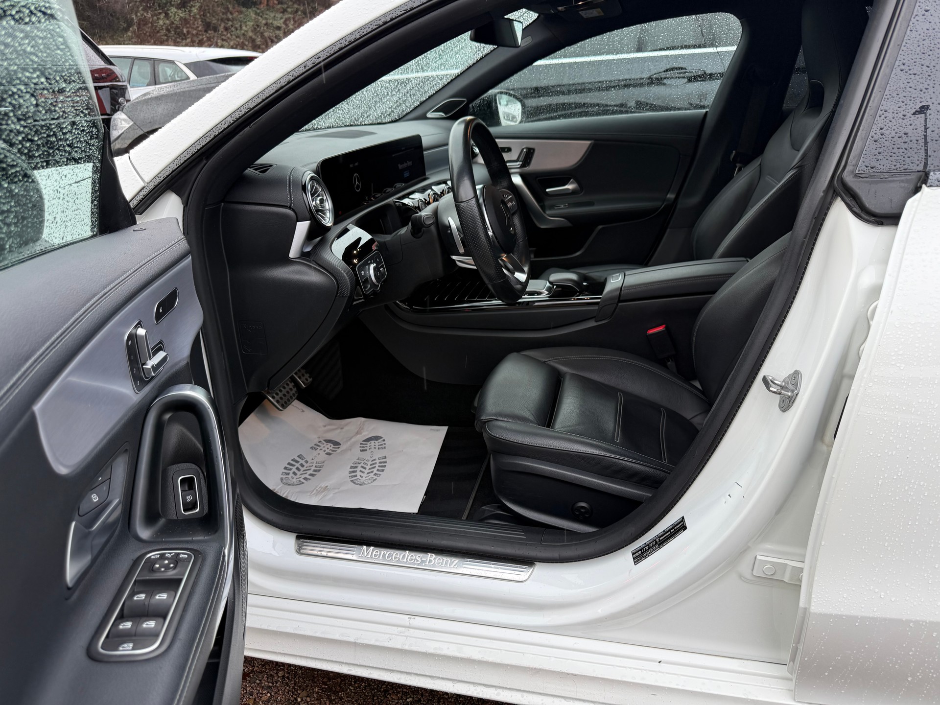 MERCEDES-BENZ CLA Shooting Brake 250 4Matic 7G-DCT AMG Line-image-13