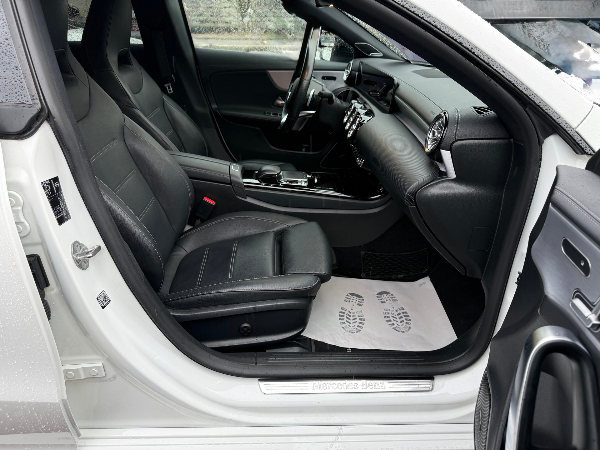 MERCEDES-BENZ CLA Shooting Brake 250 4Matic 7G-DCT AMG Line-image-14