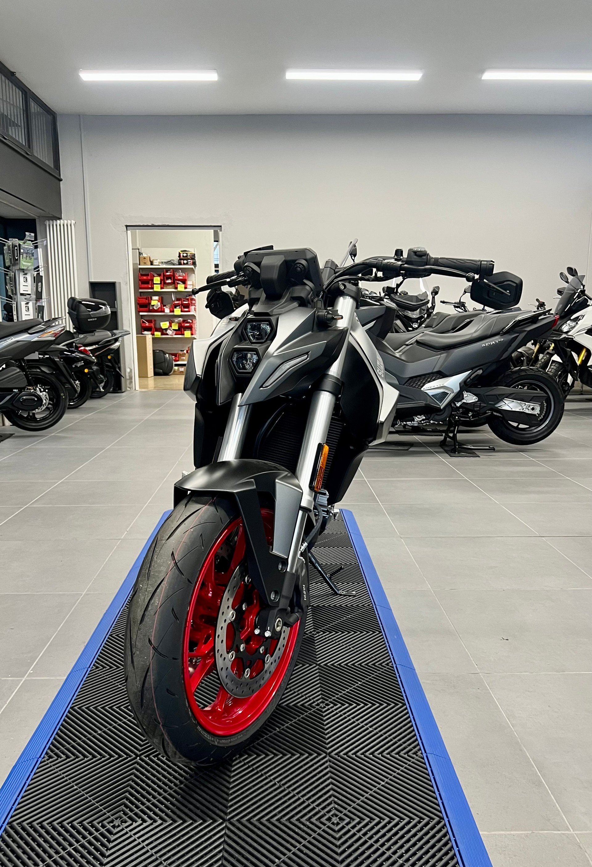 SUZUKI GSX-8S-image-1