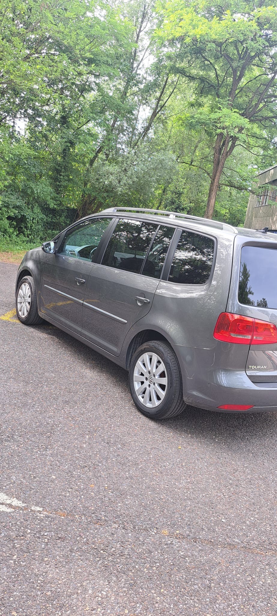 VW Touran 2.0 TDI Comfortline-image-1