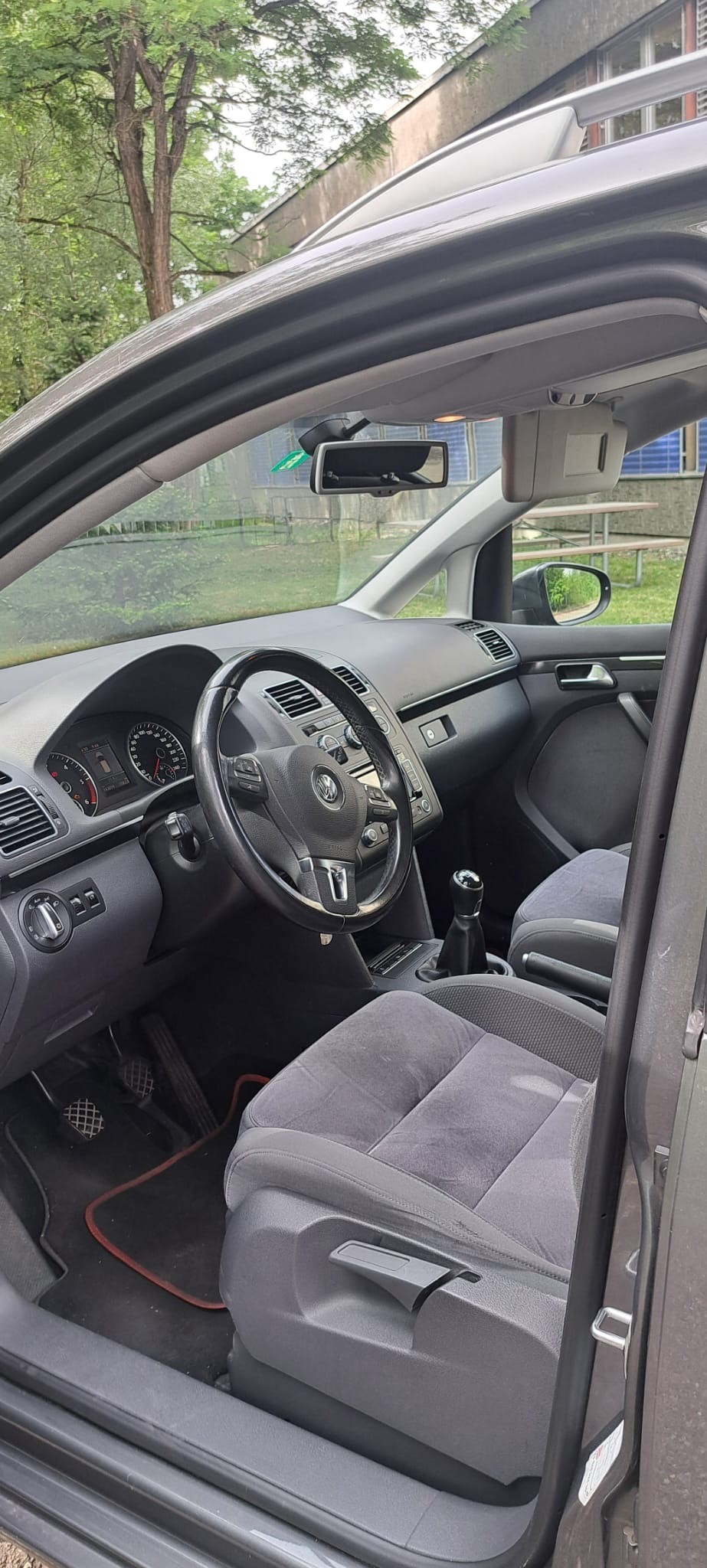 VW Touran 2.0 TDI Comfortline-image-2