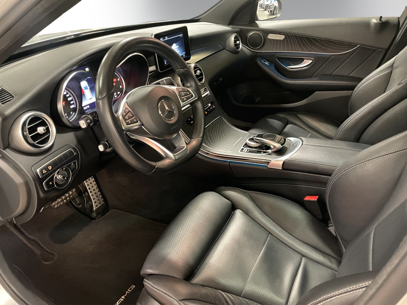 MERCEDES-BENZ C 250 d Swiss Star AMG 4M-image-6