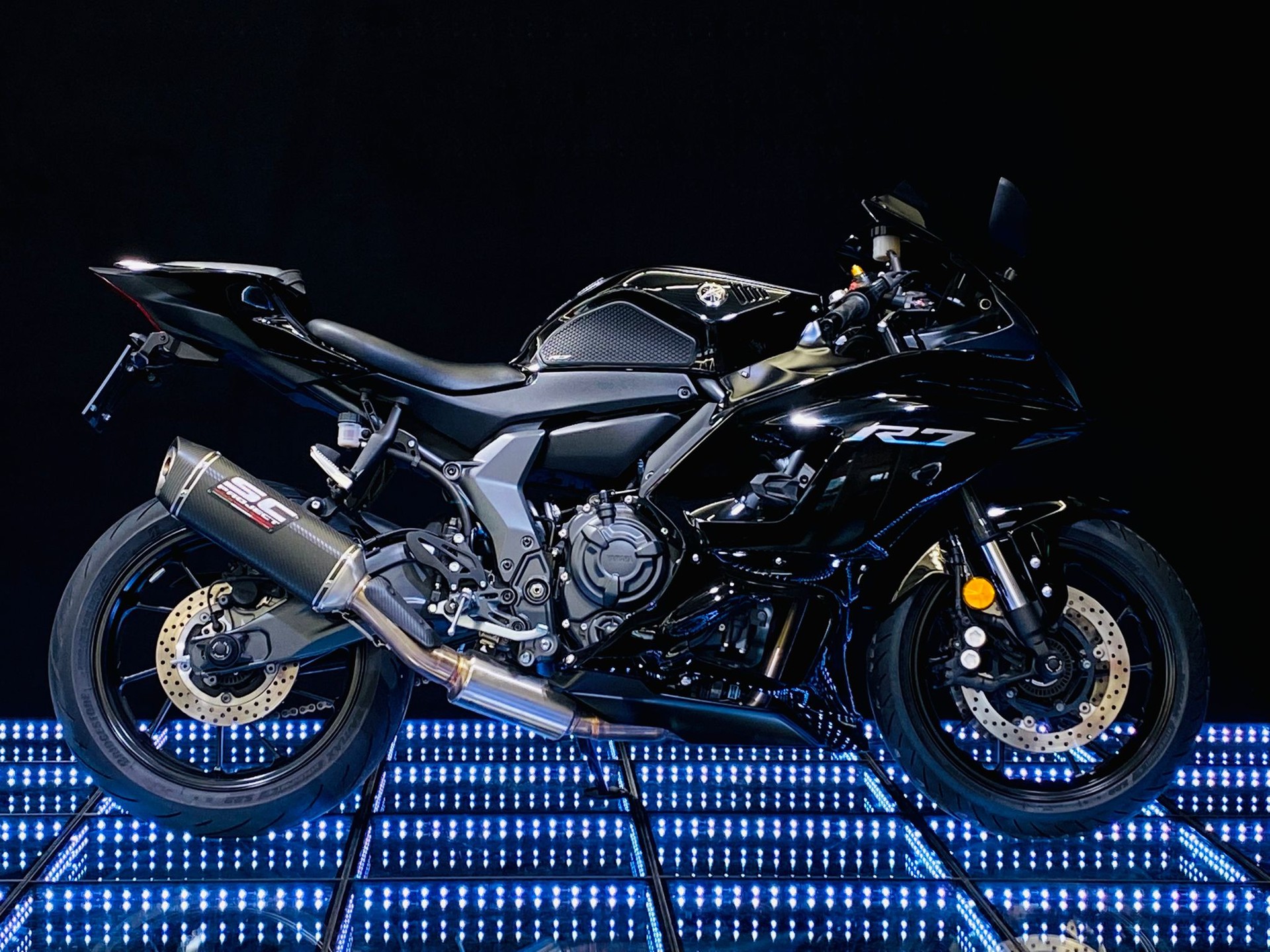 YAMAHA YZF-R7 (35kW)-showroom-element-2