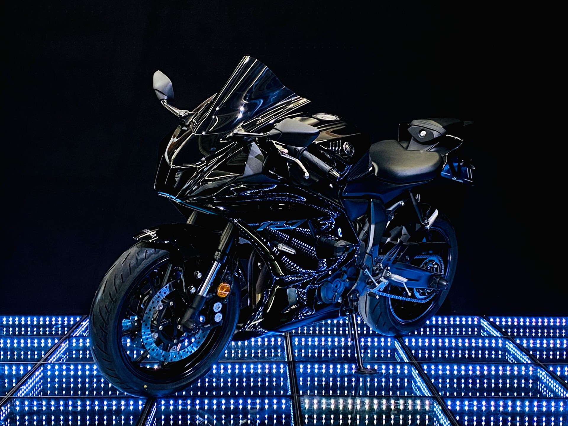 YAMAHA YZF-R7 (35kW)-showroom-element-1