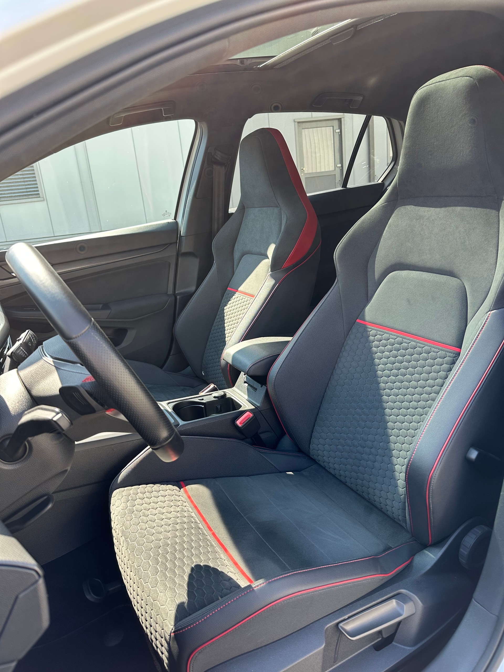 VW Golf 2.0 TSI GTI Clubsport DSG-image-10