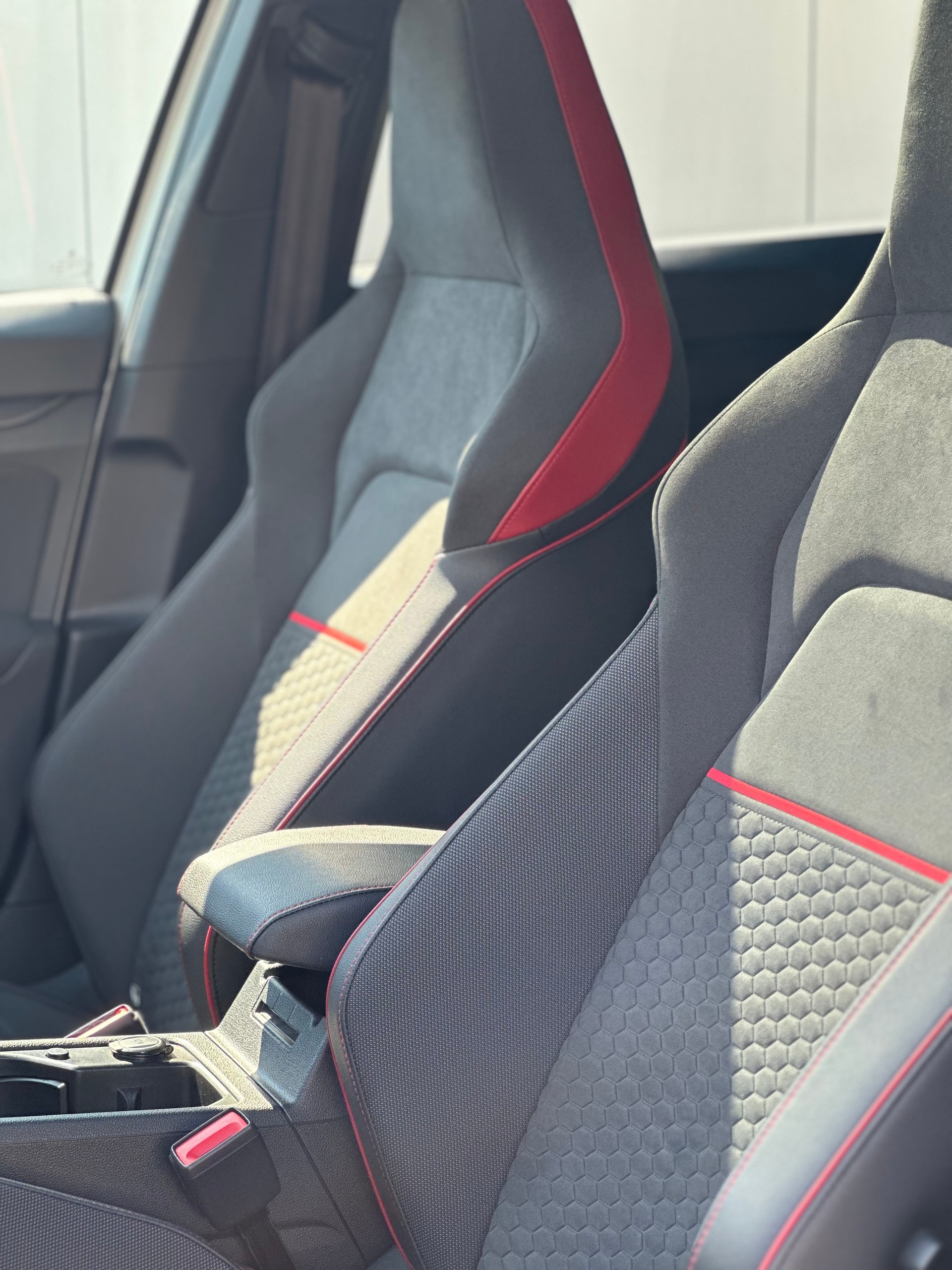 VW Golf 2.0 TSI GTI Clubsport DSG-image-7