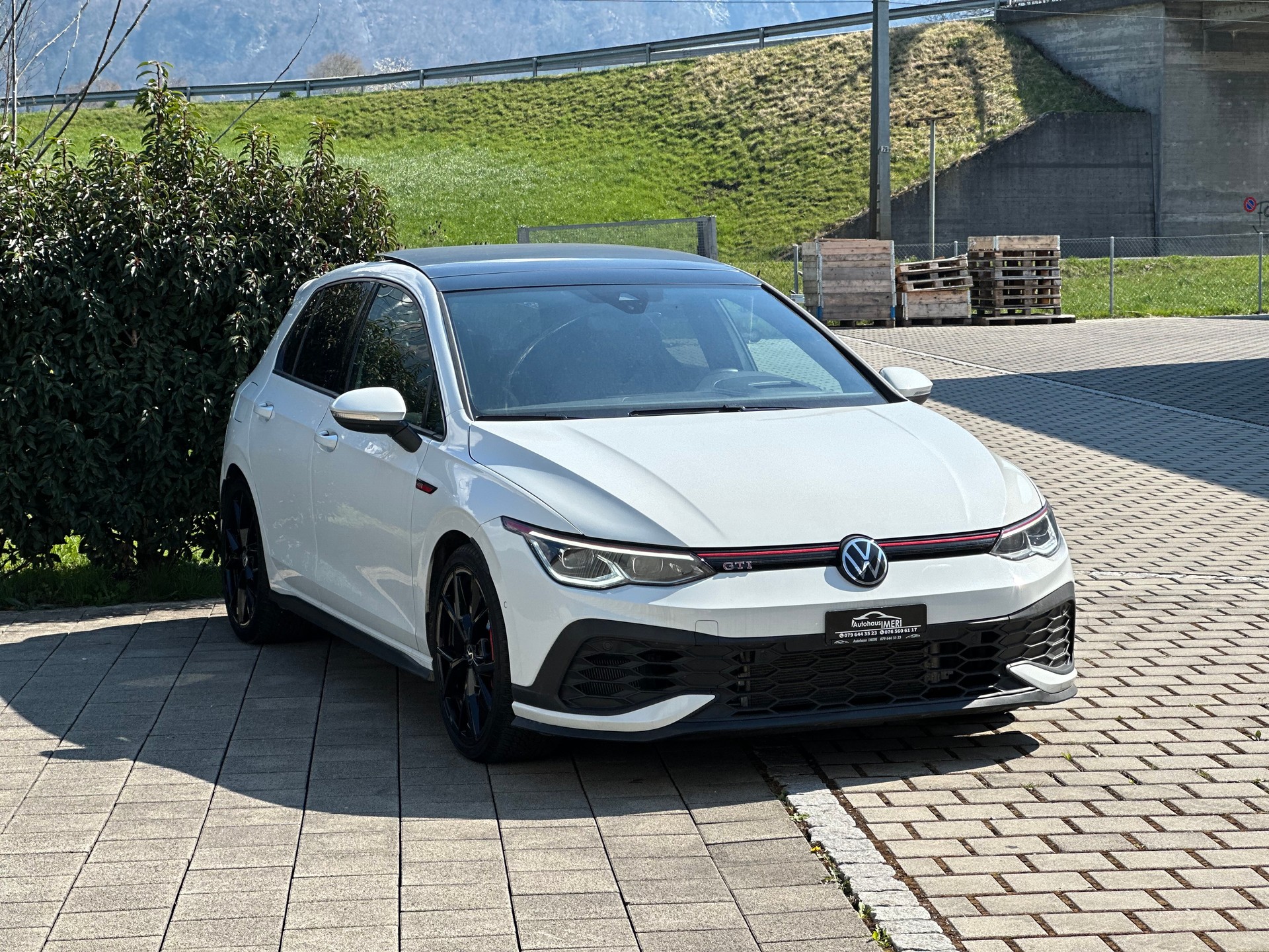VW Golf 2.0 TSI GTI Clubsport DSG-image-2