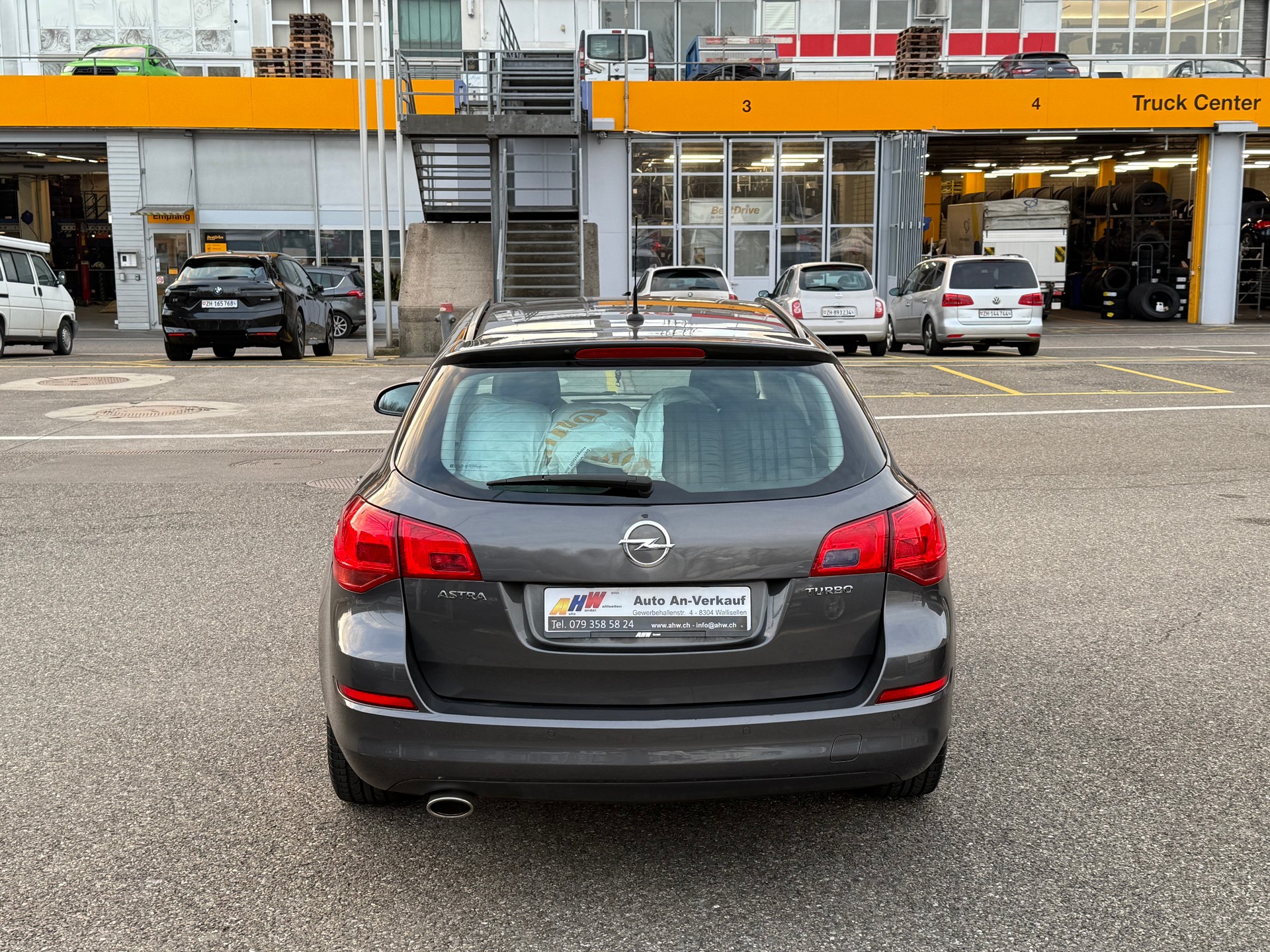 OPEL Astra ST 1.4i 16V Turbo Anniversary Ed. / Ab MFK 01.2025 / 8-fach bereift/ PDC / Sitzheizung / Klimaautomatik-image-4