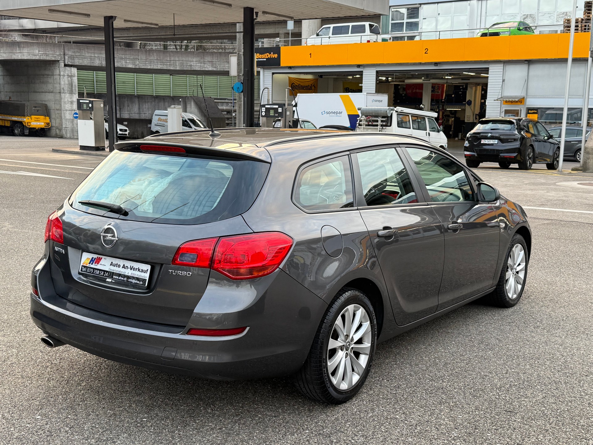 OPEL Astra ST 1.4i 16V Turbo Anniversary Ed. / Ab MFK 01.2025 / 8-fach bereift/ PDC / Sitzheizung / Klimaautomatik-image-3