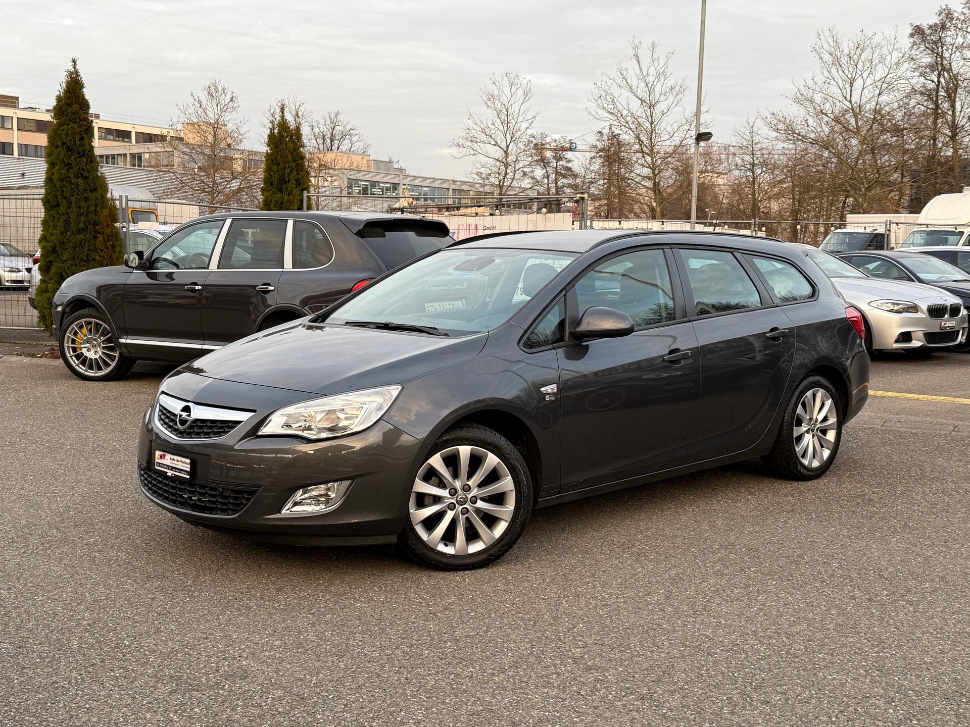 OPEL Astra ST 1.4i 16V Turbo Anniversary Ed. / Ab MFK 01.2025 / 8-fach bereift/ PDC / Sitzheizung / Klimaautomatik