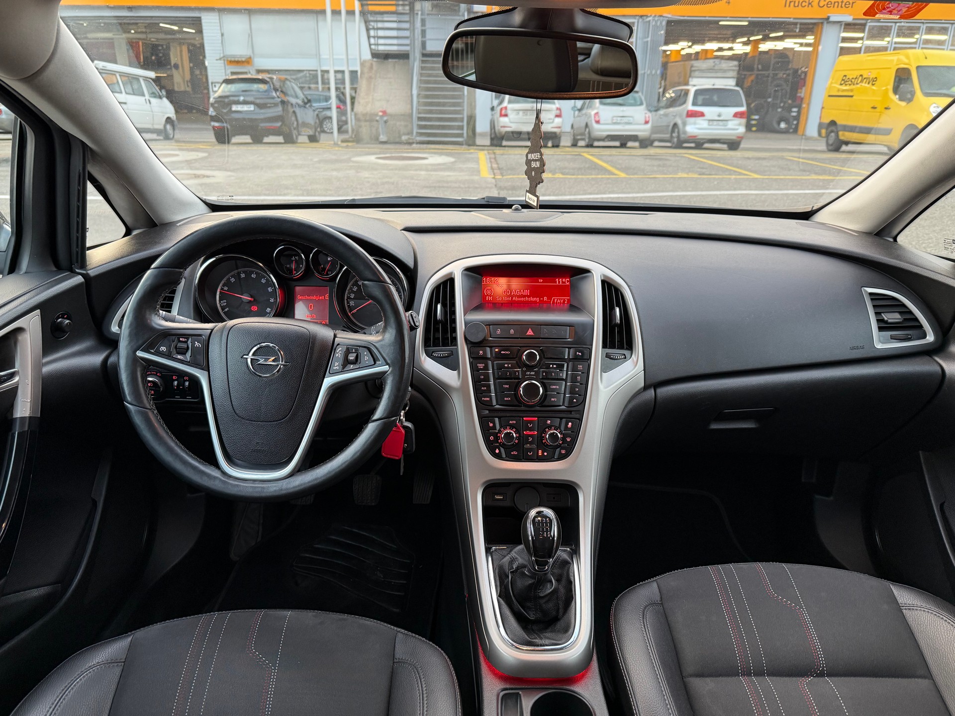 OPEL Astra ST 1.4i 16V Turbo Anniversary Ed. / Ab MFK 01.2025 / 8-fach bereift/ PDC / Sitzheizung / Klimaautomatik-image-7