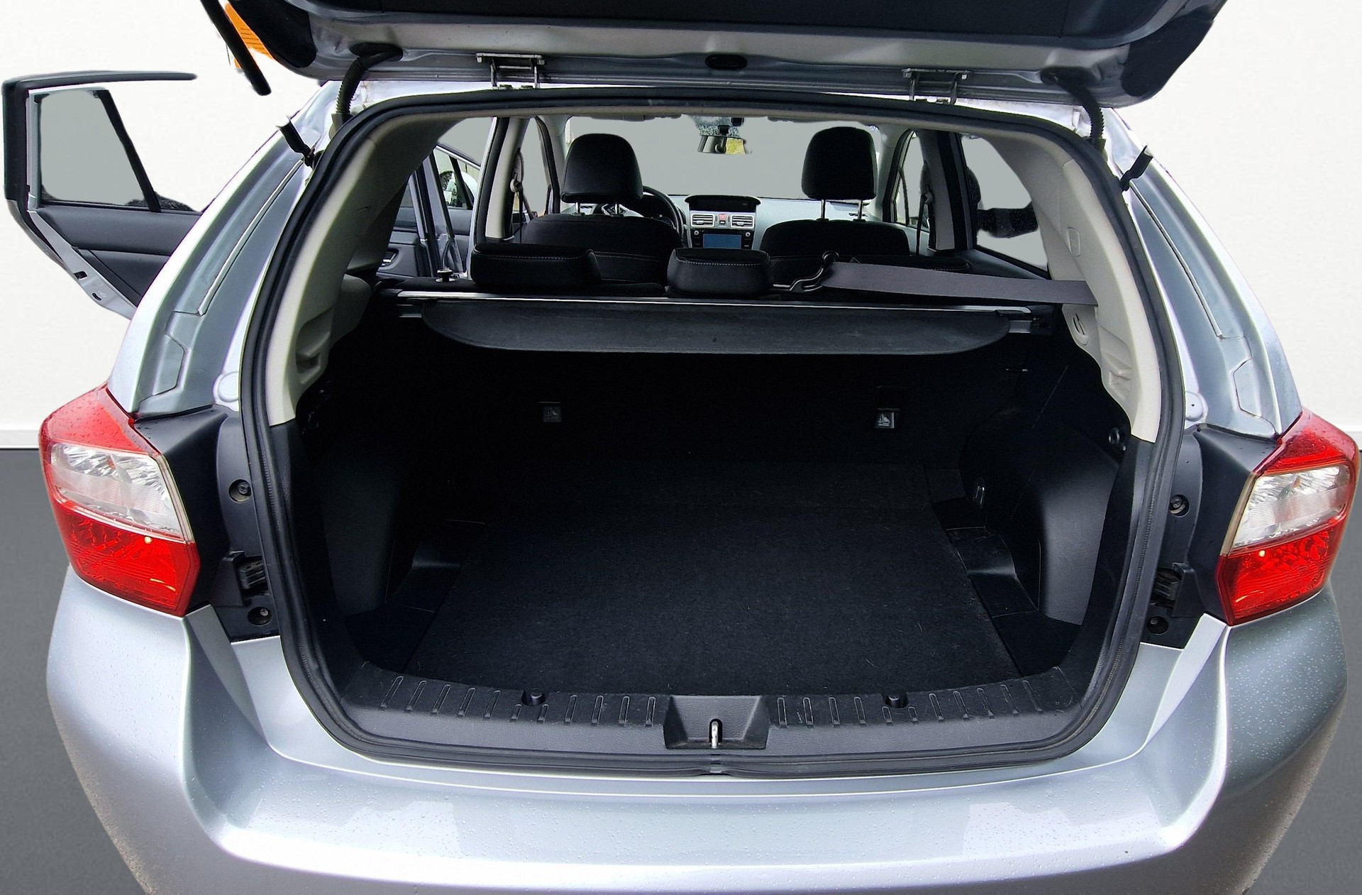 SUBARU Impreza Wagon 2.0i Swiss Sport-image-9