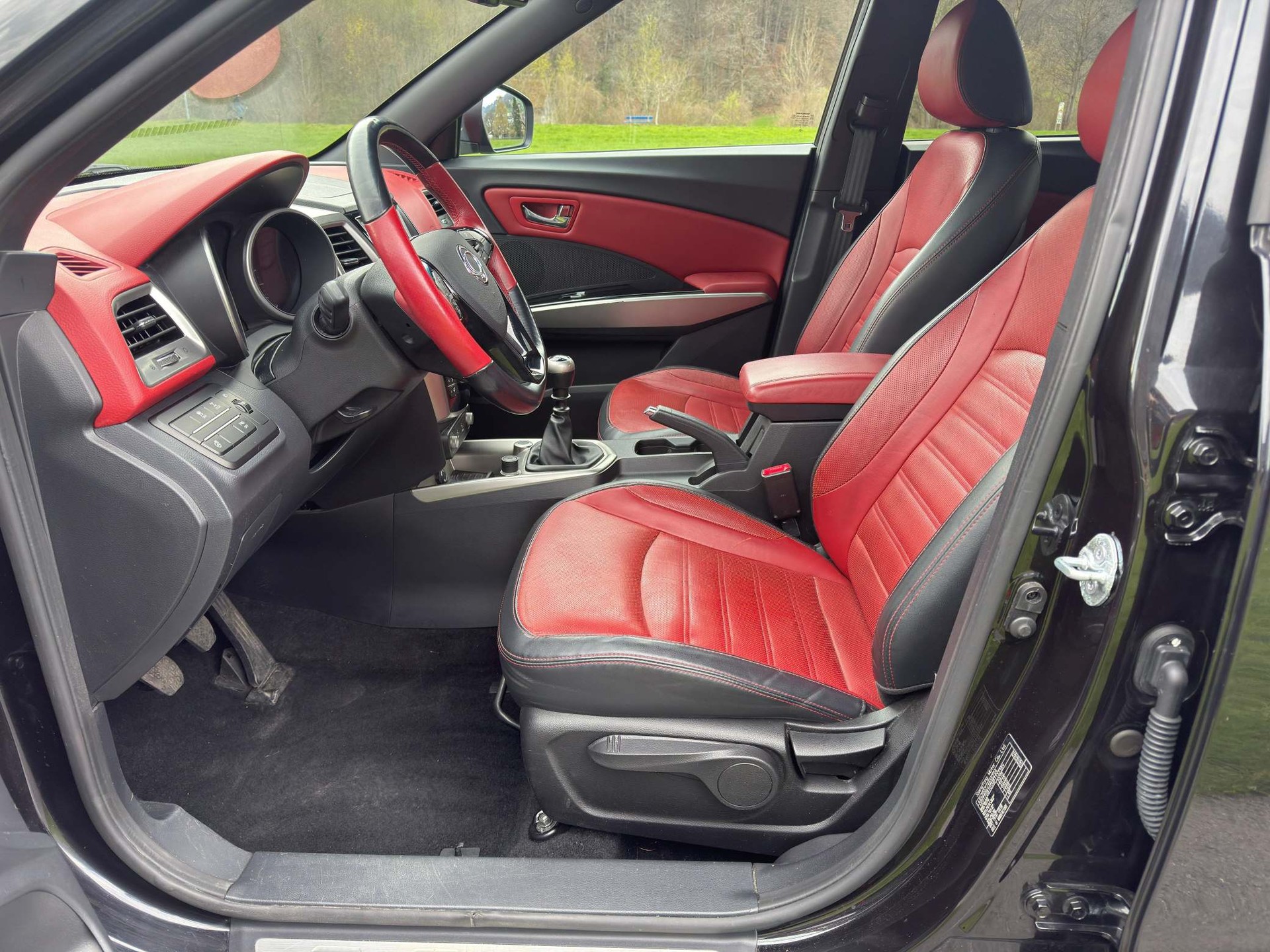 KGM-SsangYong Tivoli 1.6 e-XDi Red Rebel 4WD-image-8