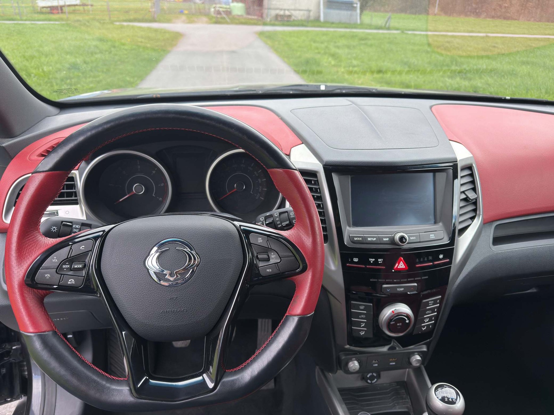 KGM-SsangYong Tivoli 1.6 e-XDi Red Rebel 4WD-image-9