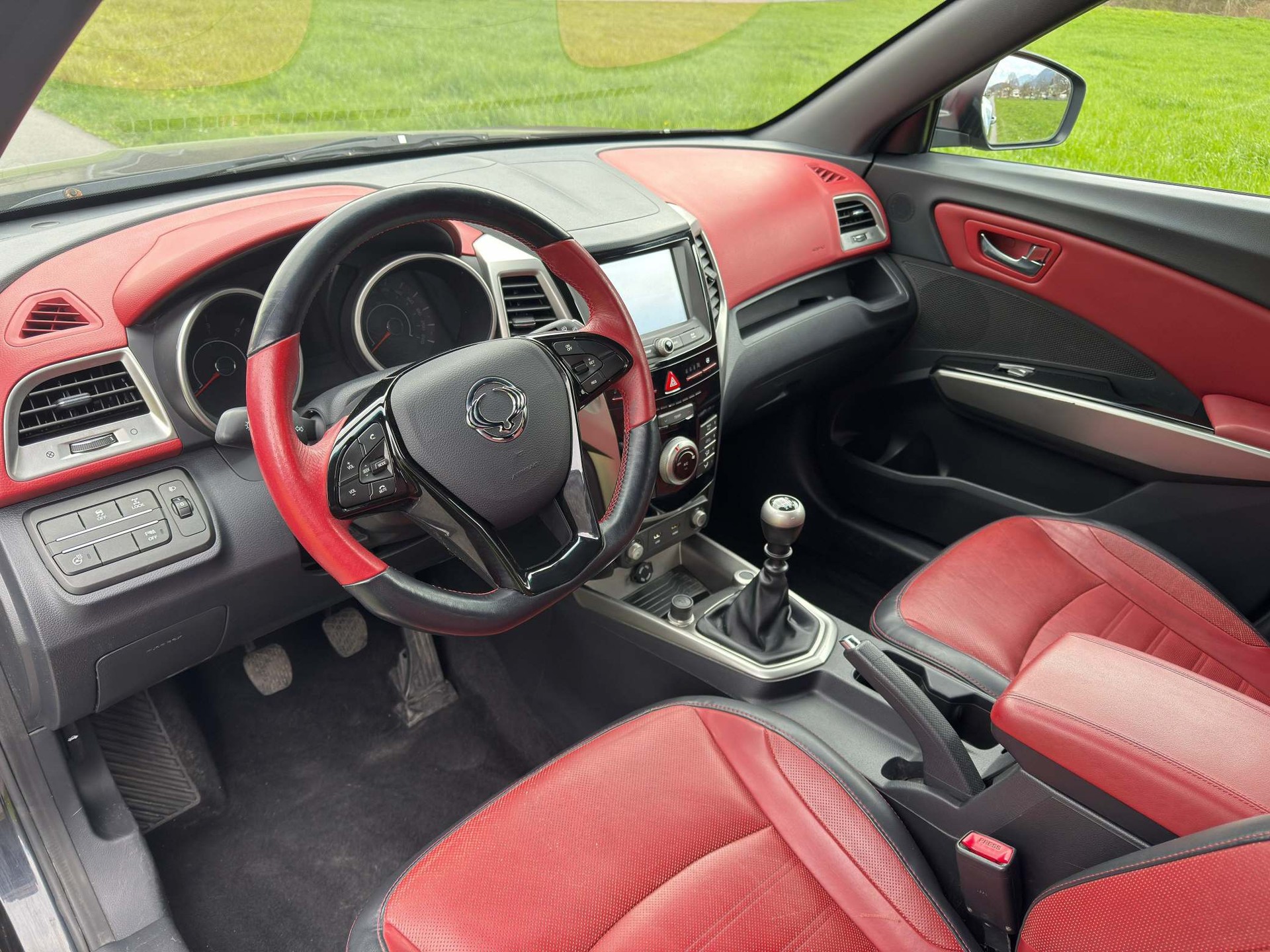 KGM-SsangYong Tivoli 1.6 e-XDi Red Rebel 4WD-image-10
