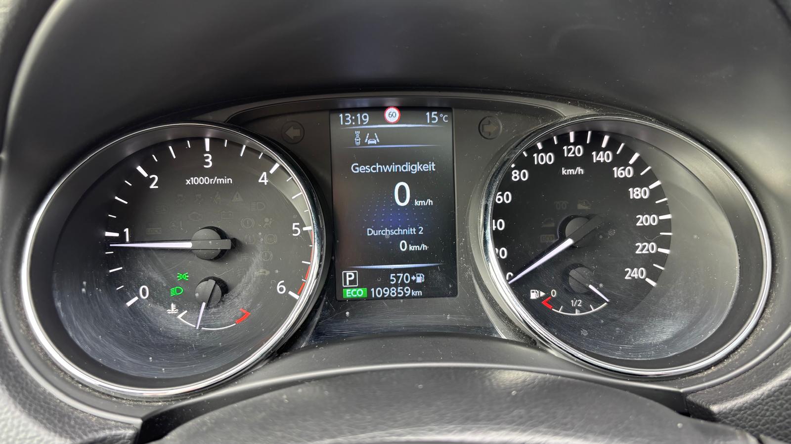 NISSAN Qashqai 1.6 dCi tekna Xtronic CVT-image-13