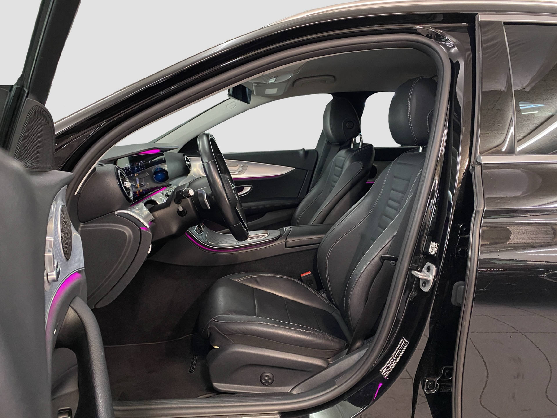 MERCEDES-BENZ E 220 d Avantgarde 4Matic Kombi-image-6